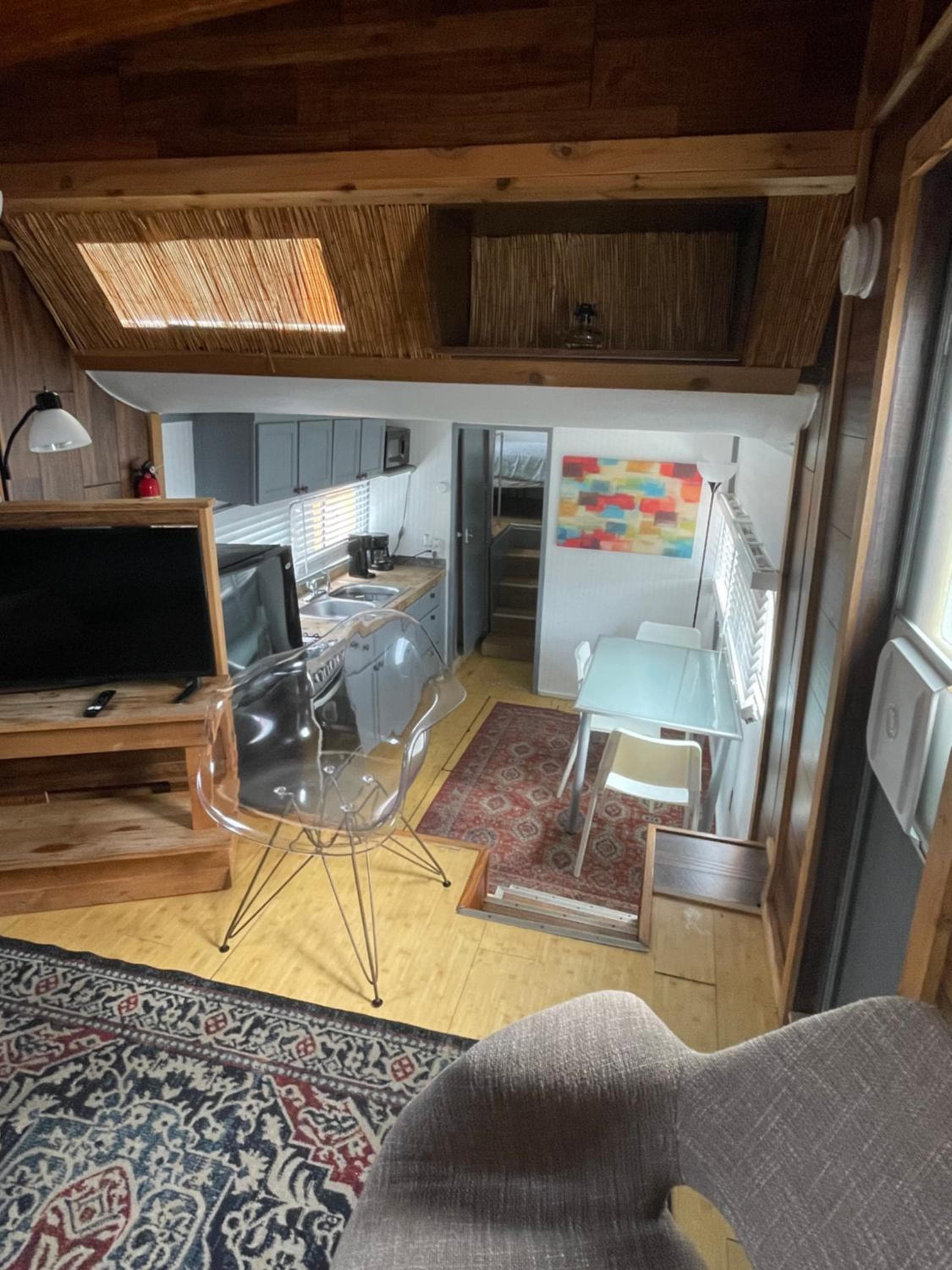 Updated houseboat on the river! — 7