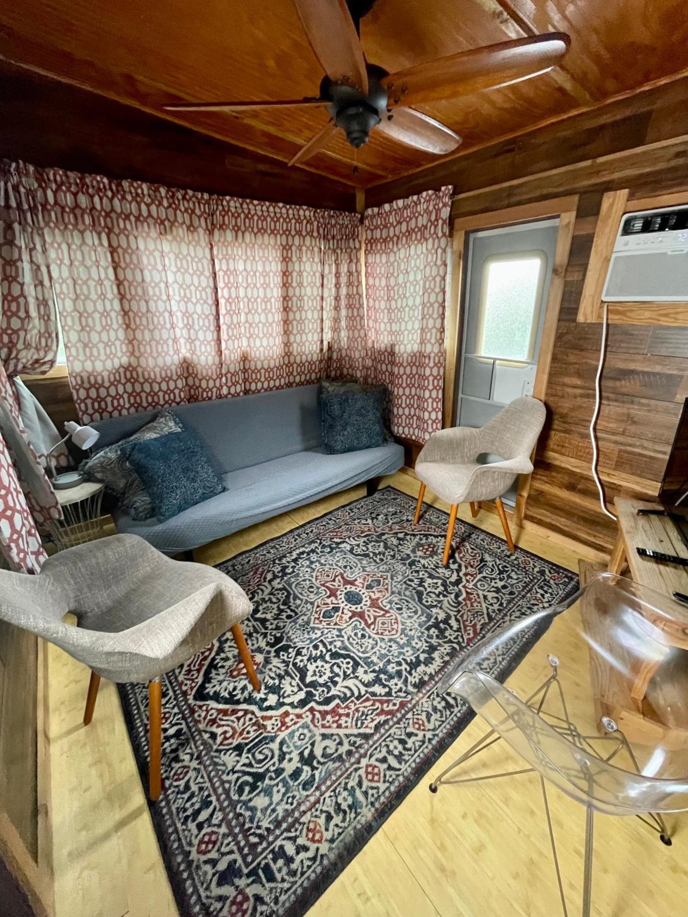 Updated houseboat on the river! — 21