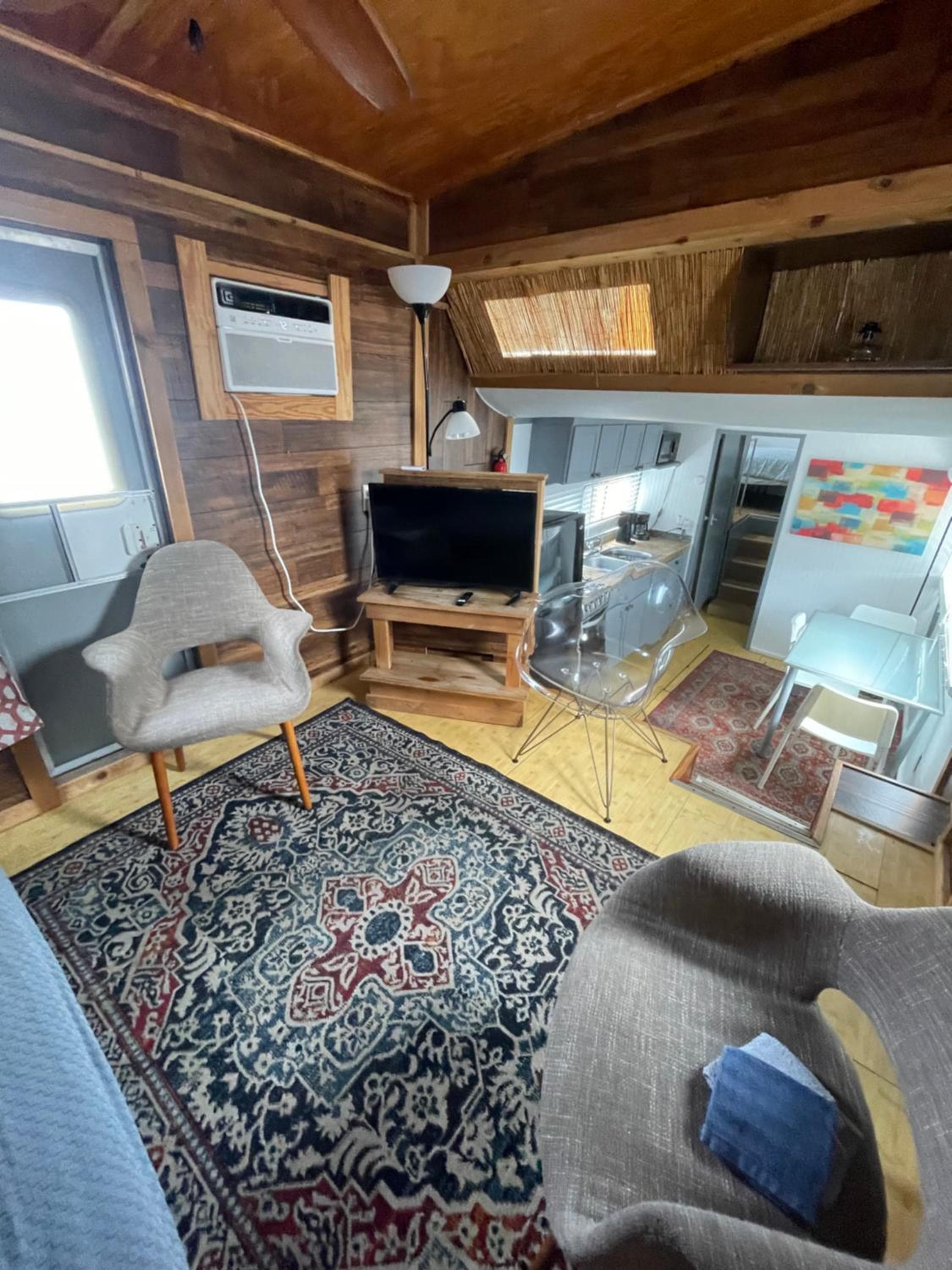 Updated houseboat on the river! — 15
