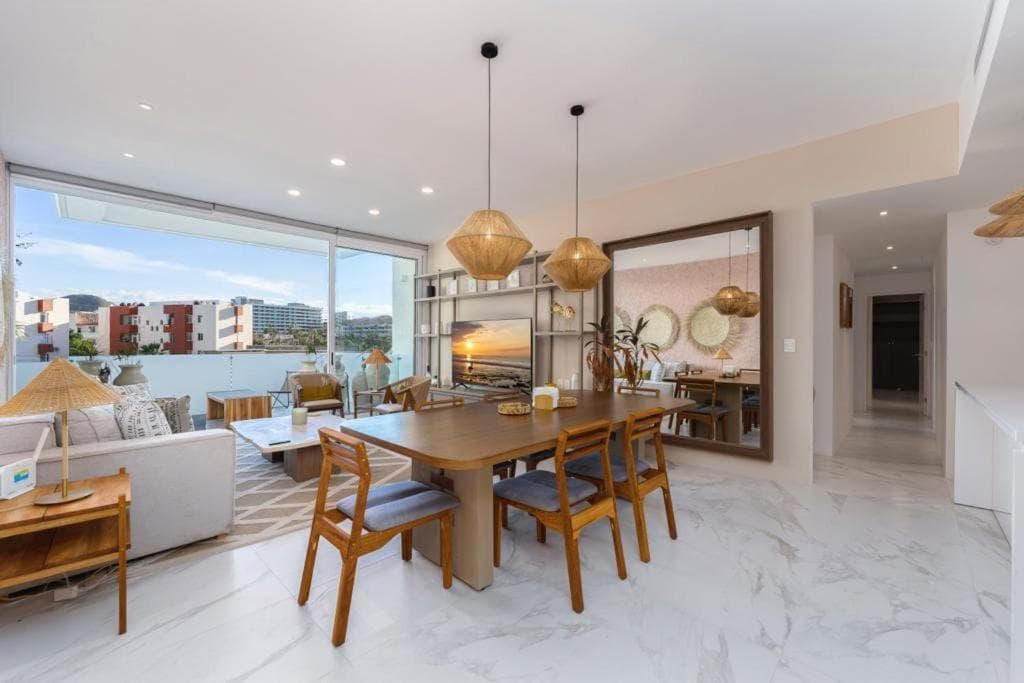 New 3BR condo with exceptional location with pool — 21