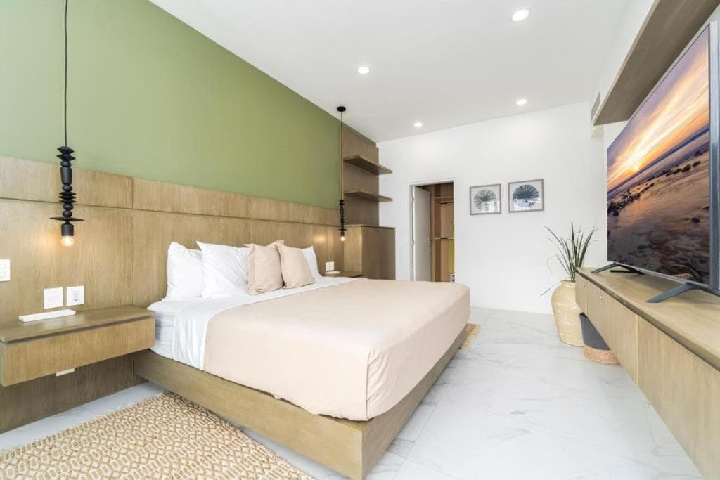 New 3BR condo with exceptional location with pool — 2