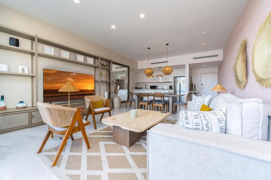 New 3BR condo with exceptional location with pool — 22