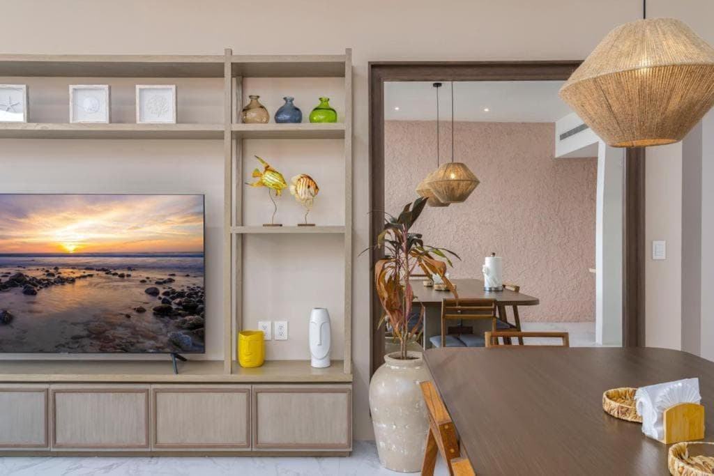 New 3BR condo with exceptional location with pool — 7