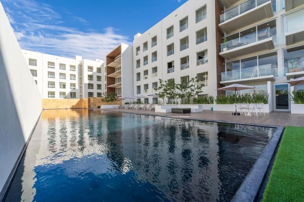 New 3BR condo with exceptional location with pool — 7