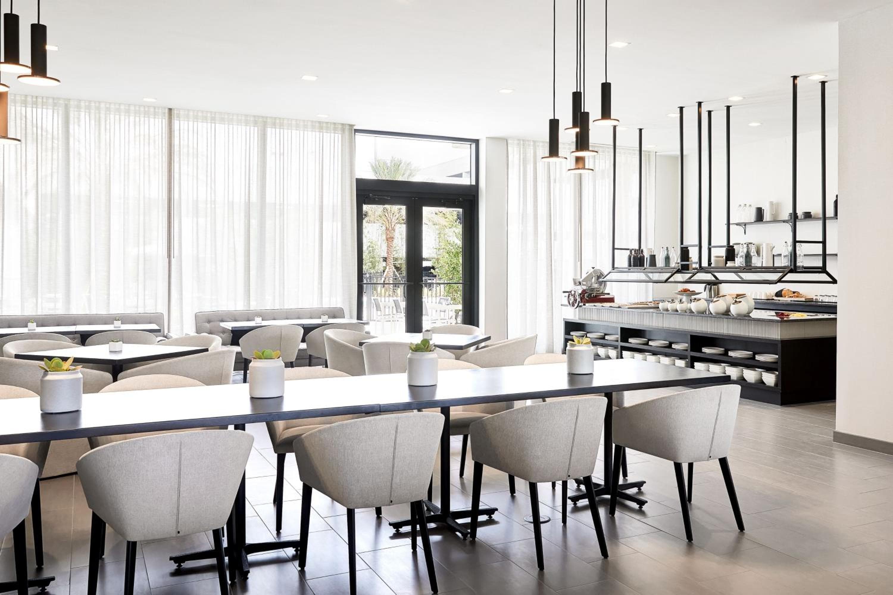 AC Hotel by Marriott Tampa Airport — 28
