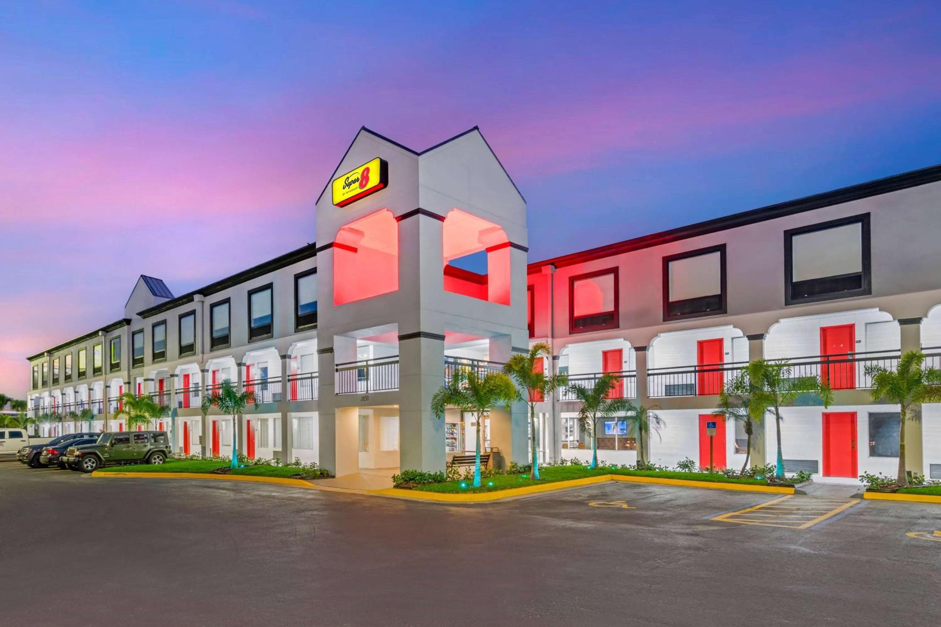 Super 8 by Wyndham Orlando Near Florida Mall — 1