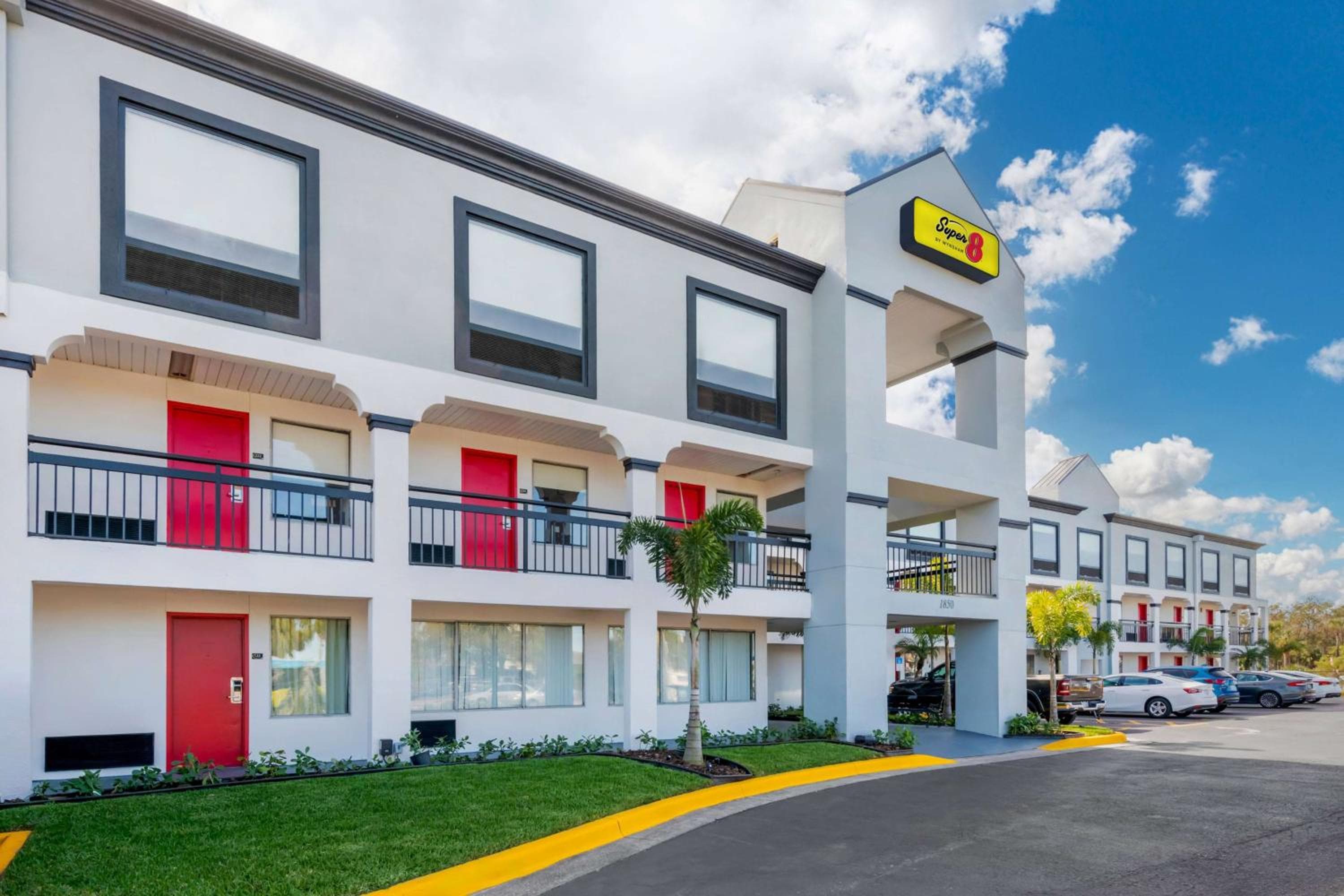 Super 8 by Wyndham Orlando Near Florida Mall — 8