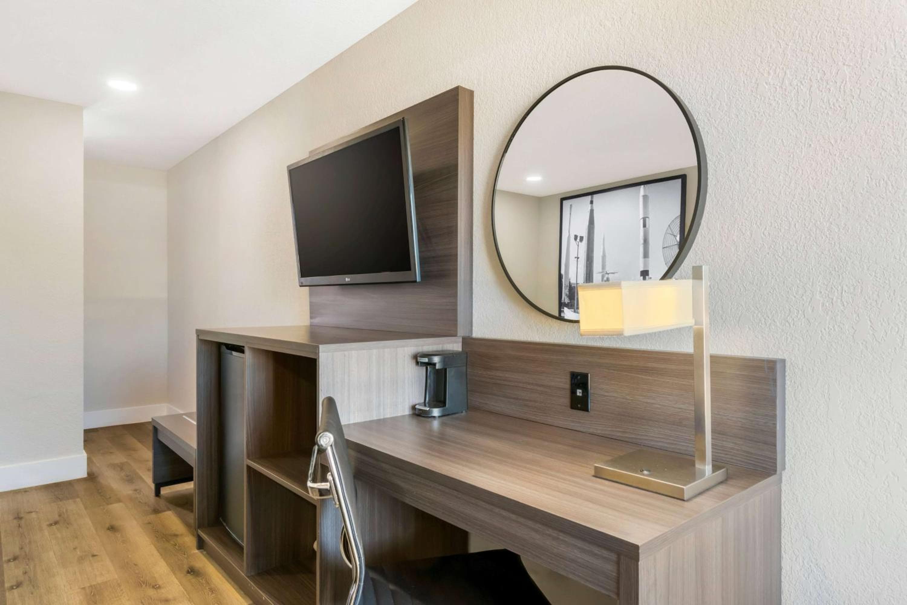 Super 8 by Wyndham Orlando Near Florida Mall — 15