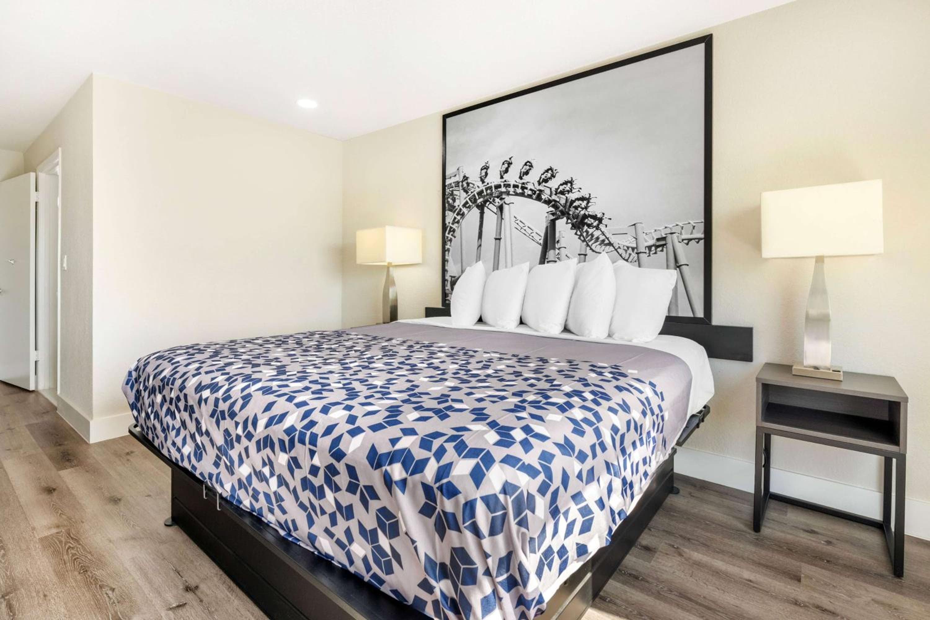 Super 8 by Wyndham Orlando Near Florida Mall — 22