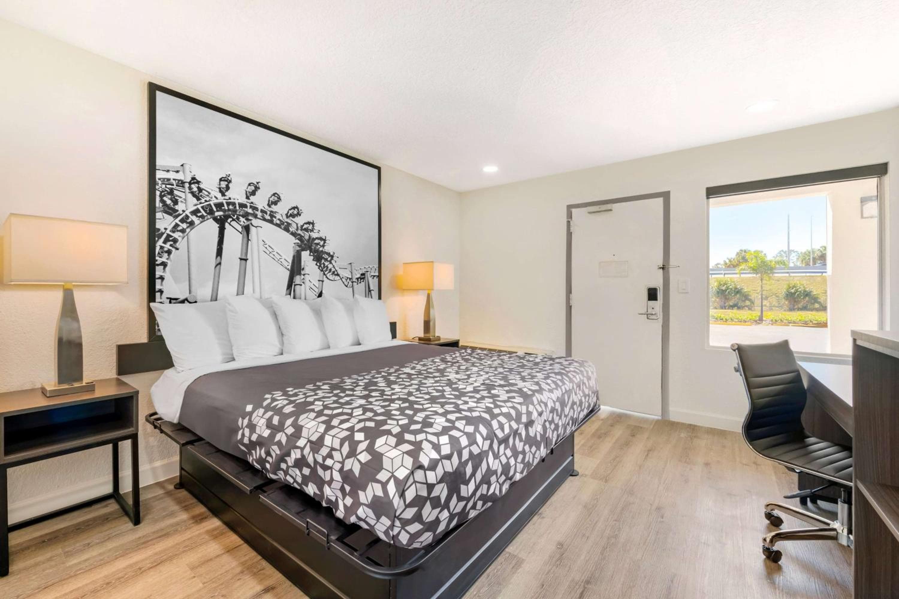Super 8 by Wyndham Orlando Near Florida Mall — 24