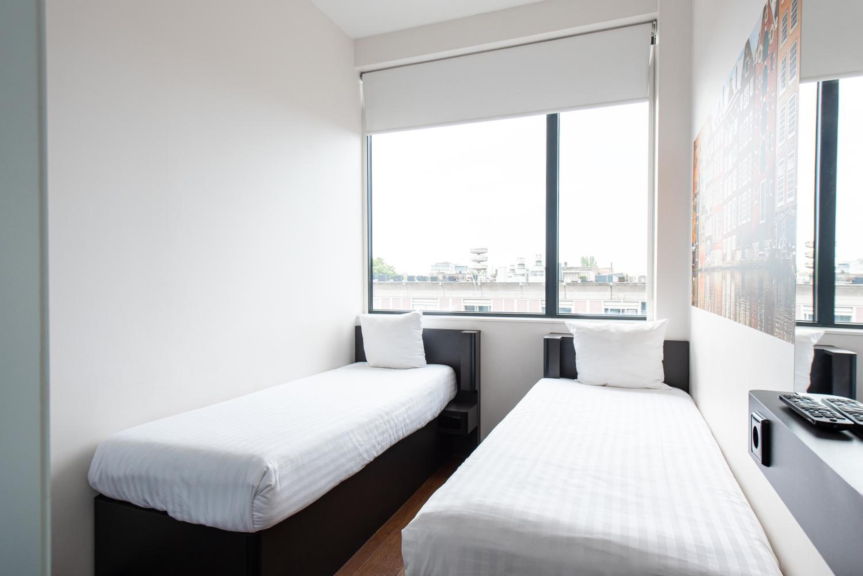 easyHotel Amsterdam City Centre South — 18
