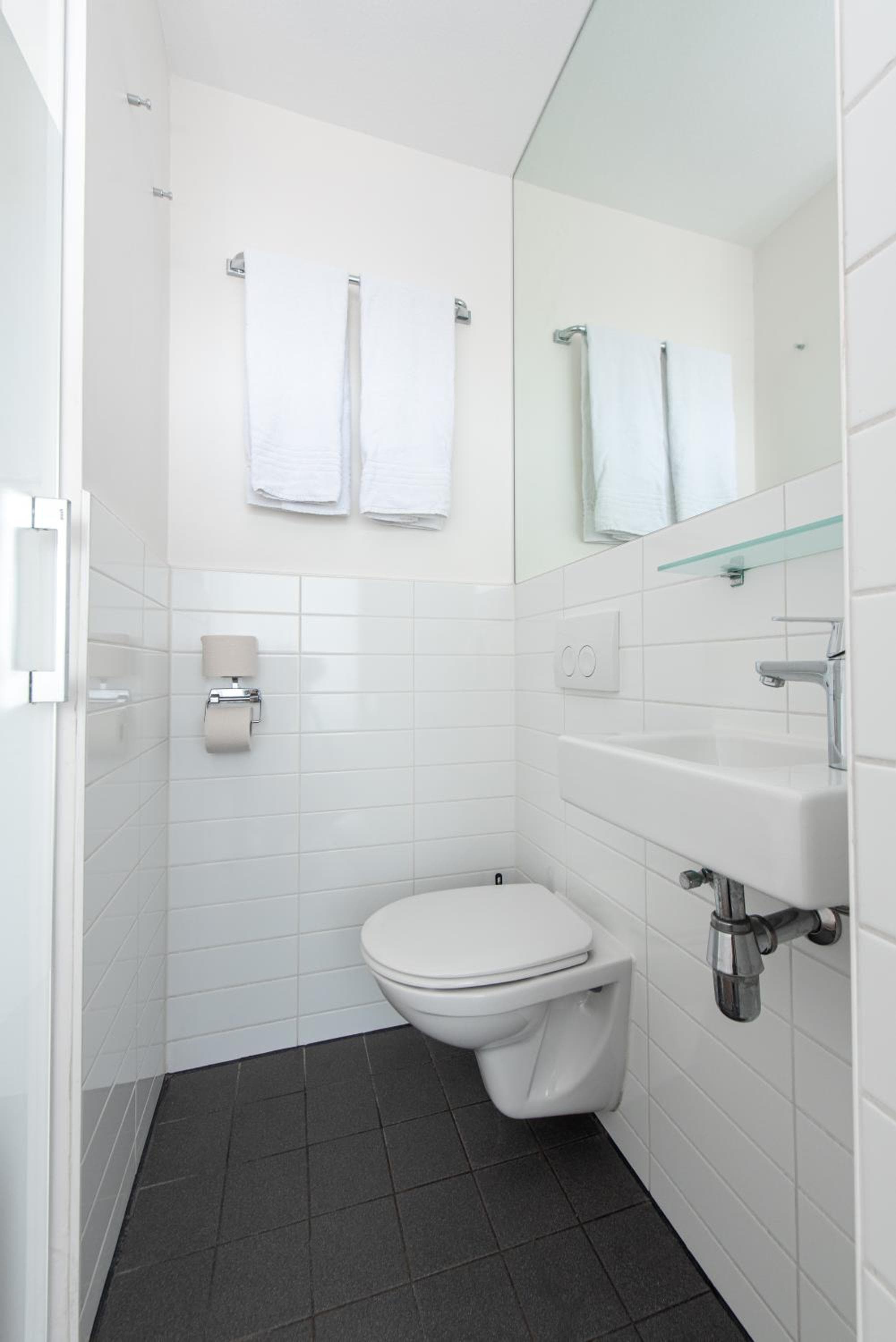 easyHotel Amsterdam City Centre South — 14