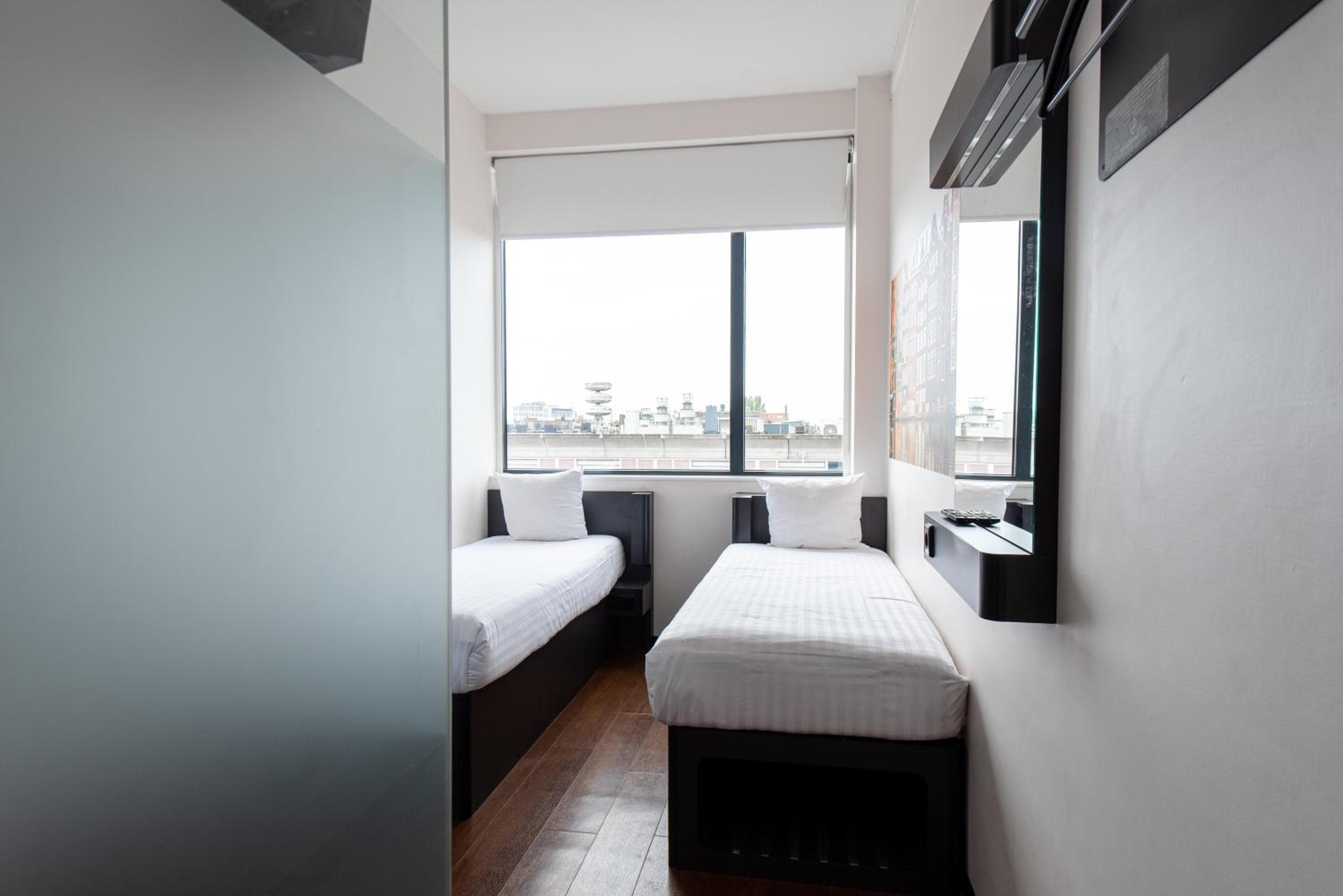 easyHotel Amsterdam City Centre South — 3