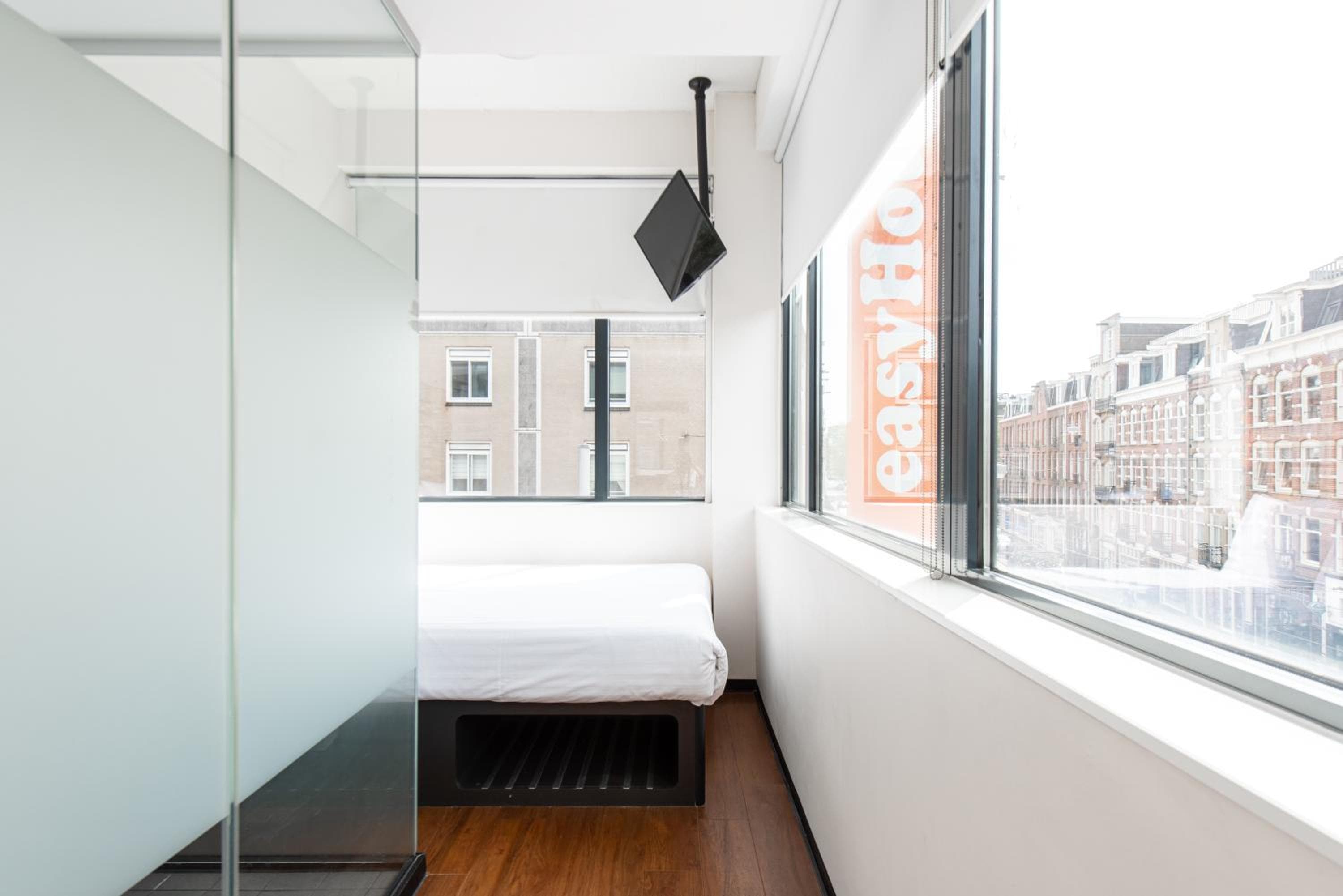 easyHotel Amsterdam City Centre South — 6