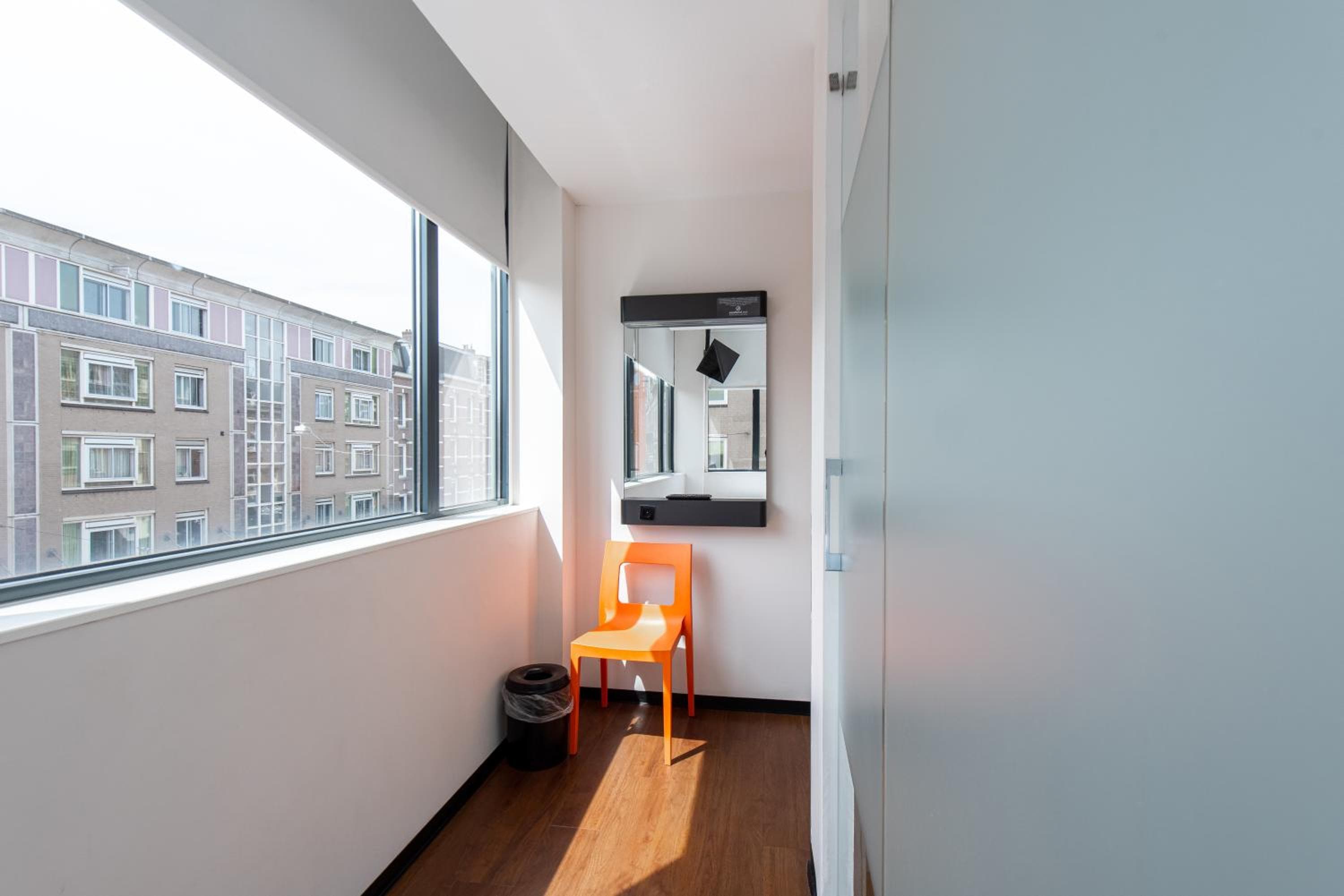 easyHotel Amsterdam City Centre South — 9