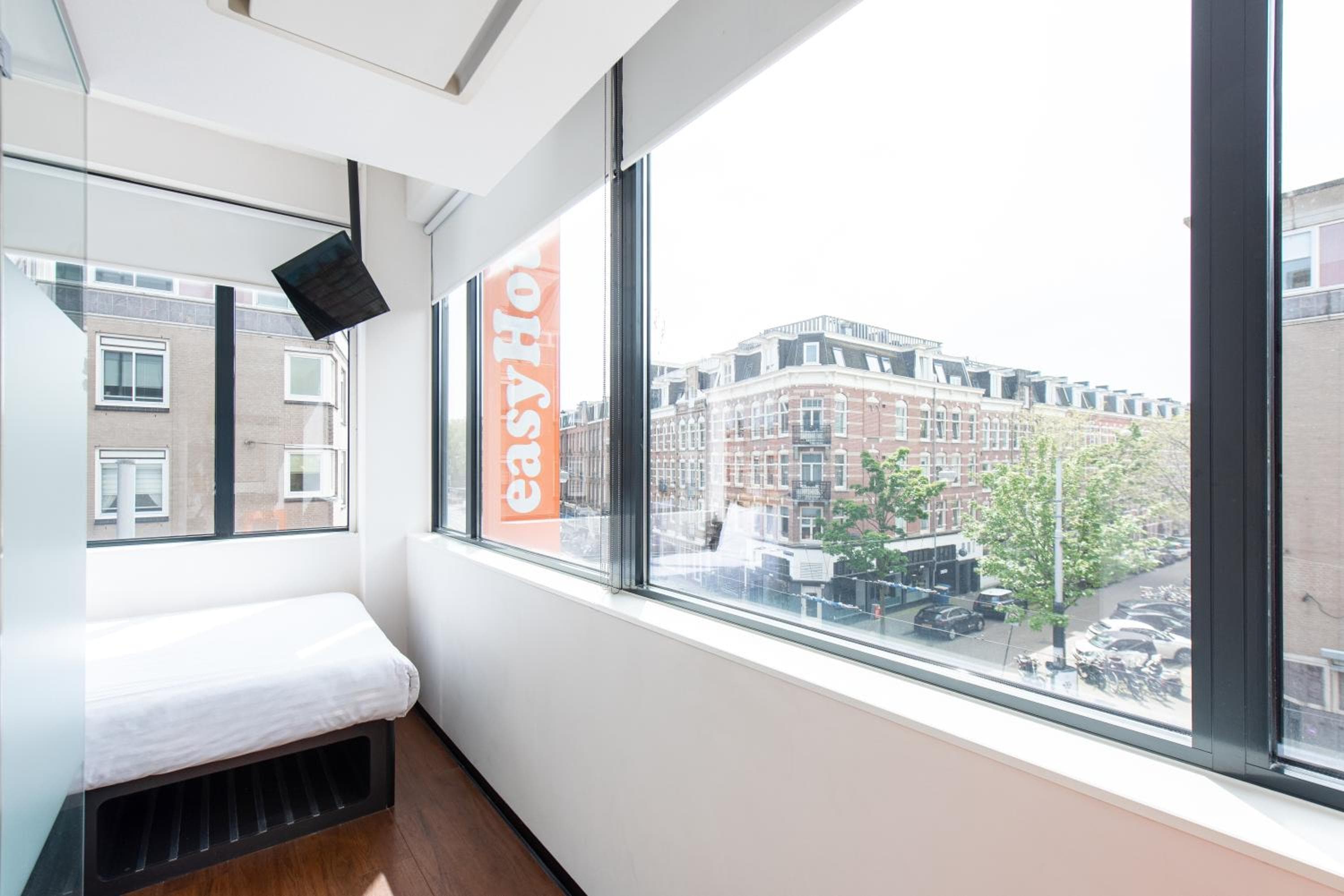 easyHotel Amsterdam City Centre South — 12