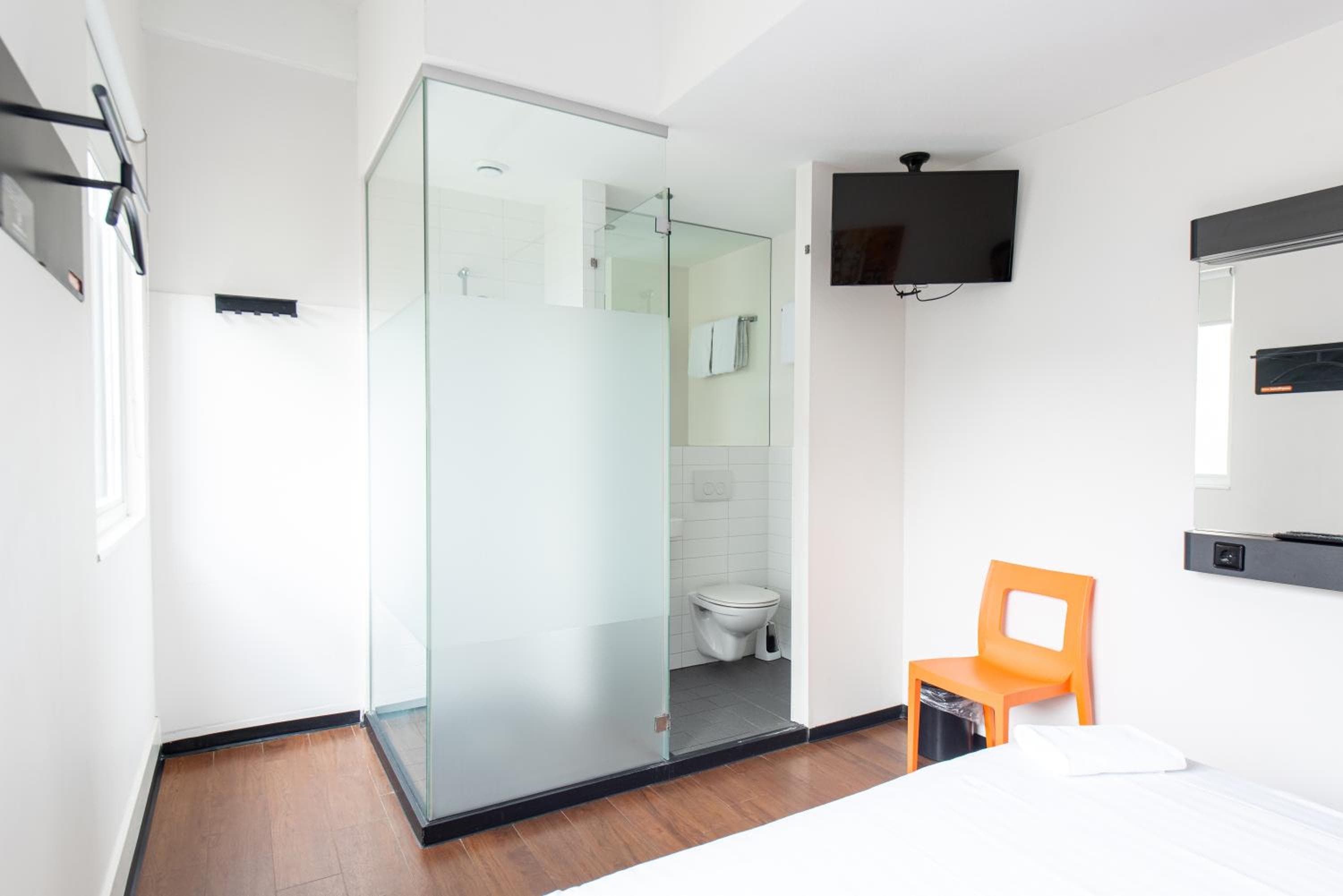 easyHotel Amsterdam City Centre South — 24