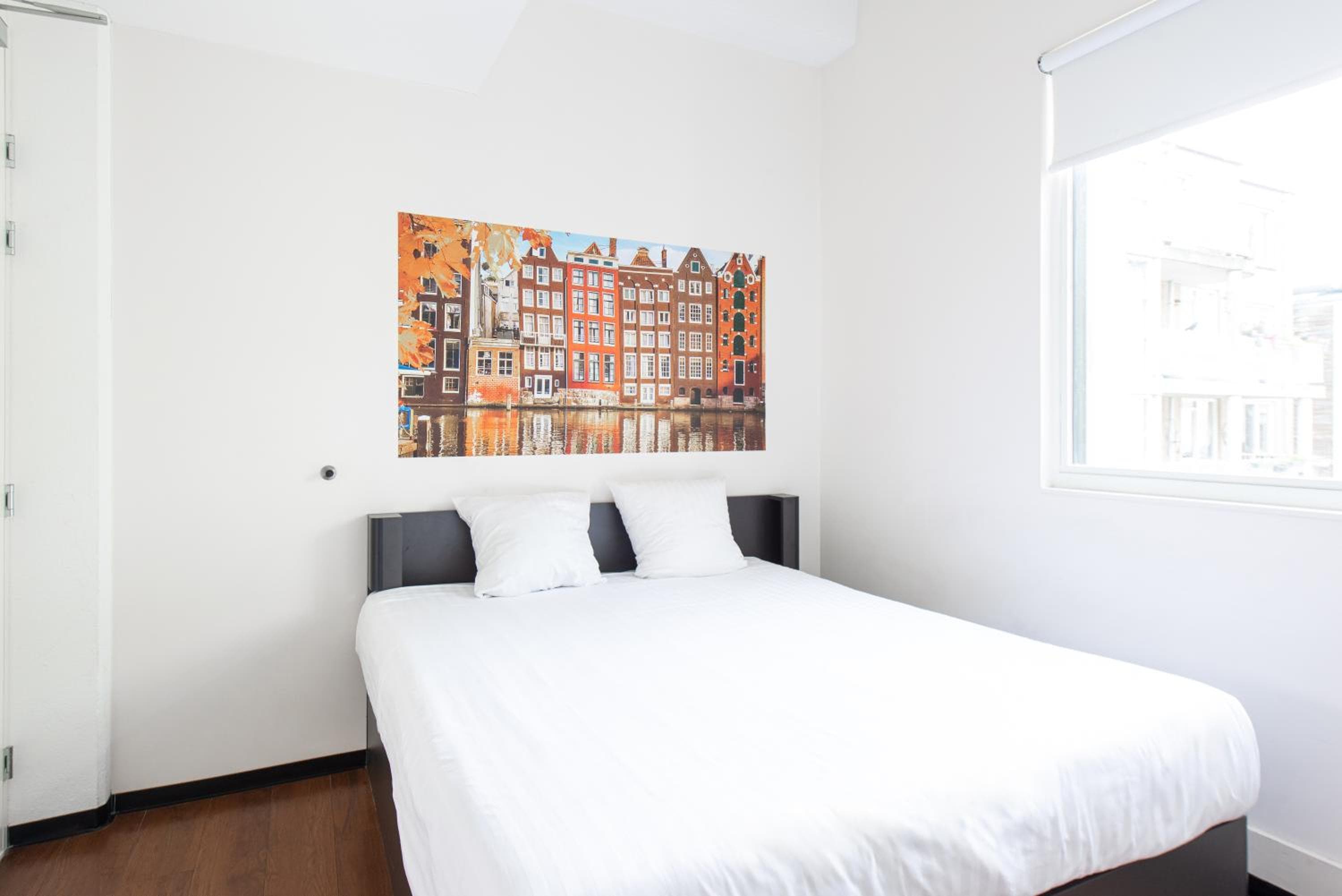 easyHotel Amsterdam City Centre South — 8