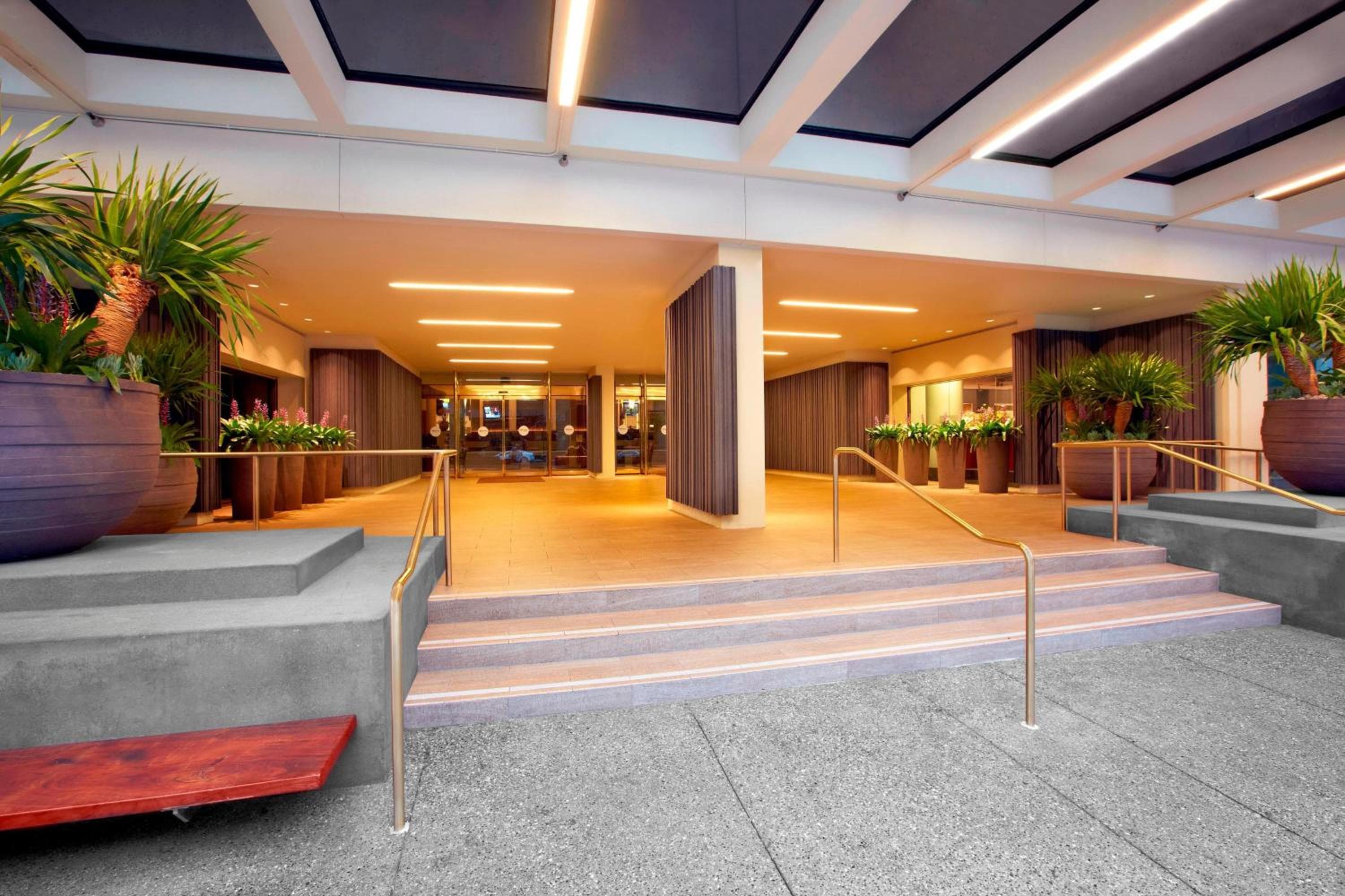 Das Westin Bonaventure Hotel & Suites, Los Angeles — 4