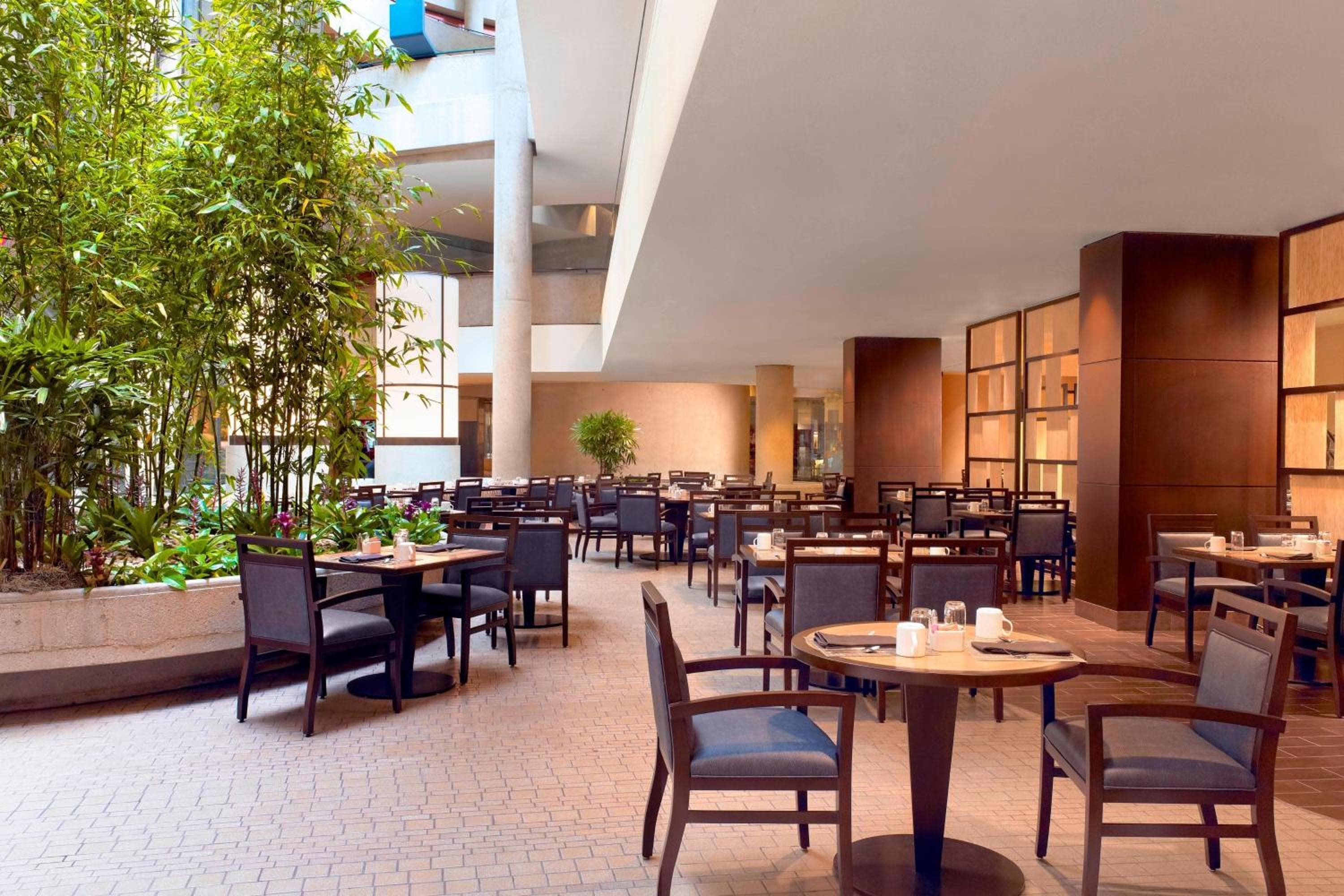 Das Westin Bonaventure Hotel & Suites, Los Angeles — 14