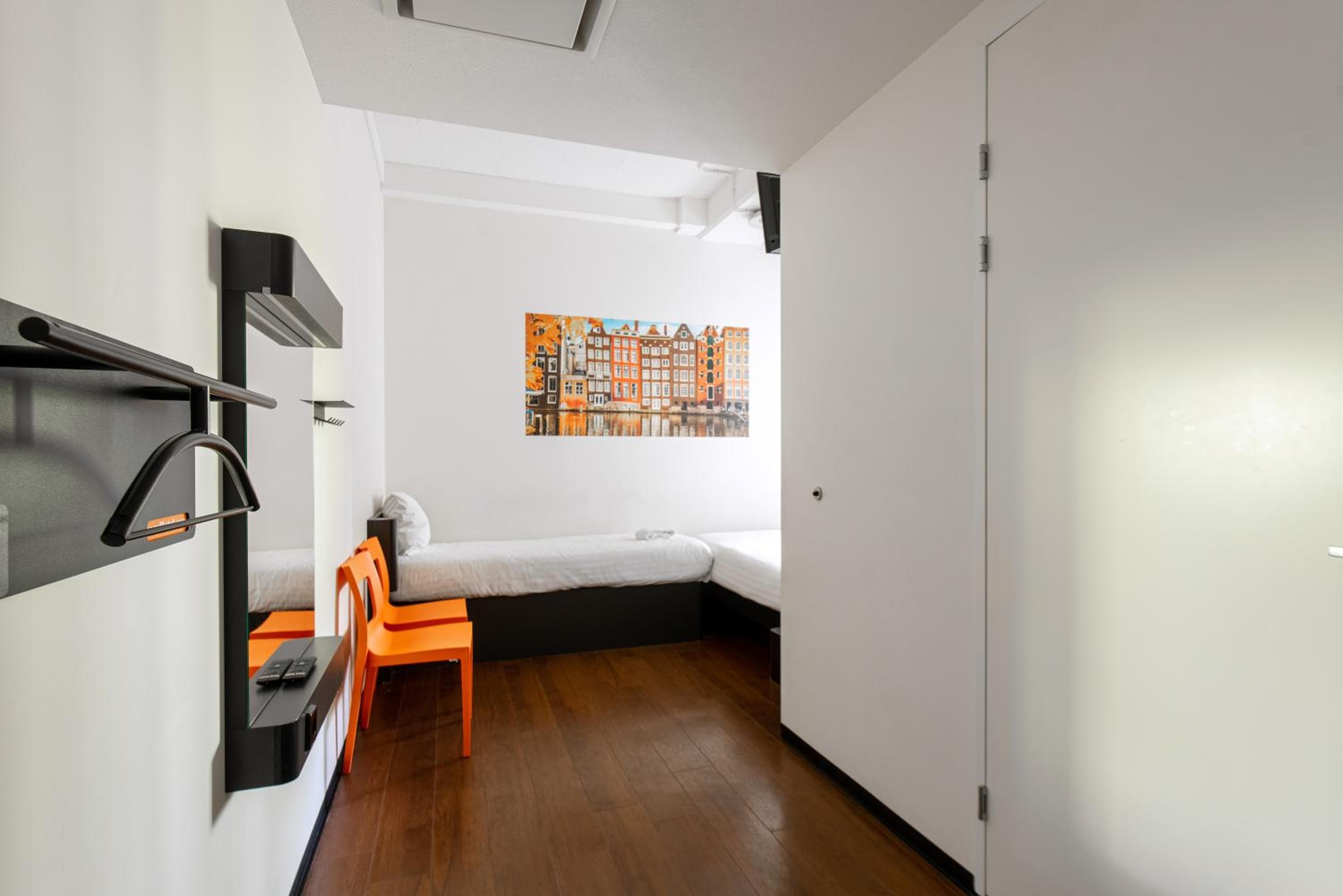 easyHotel Amsterdam City Centre South — 21