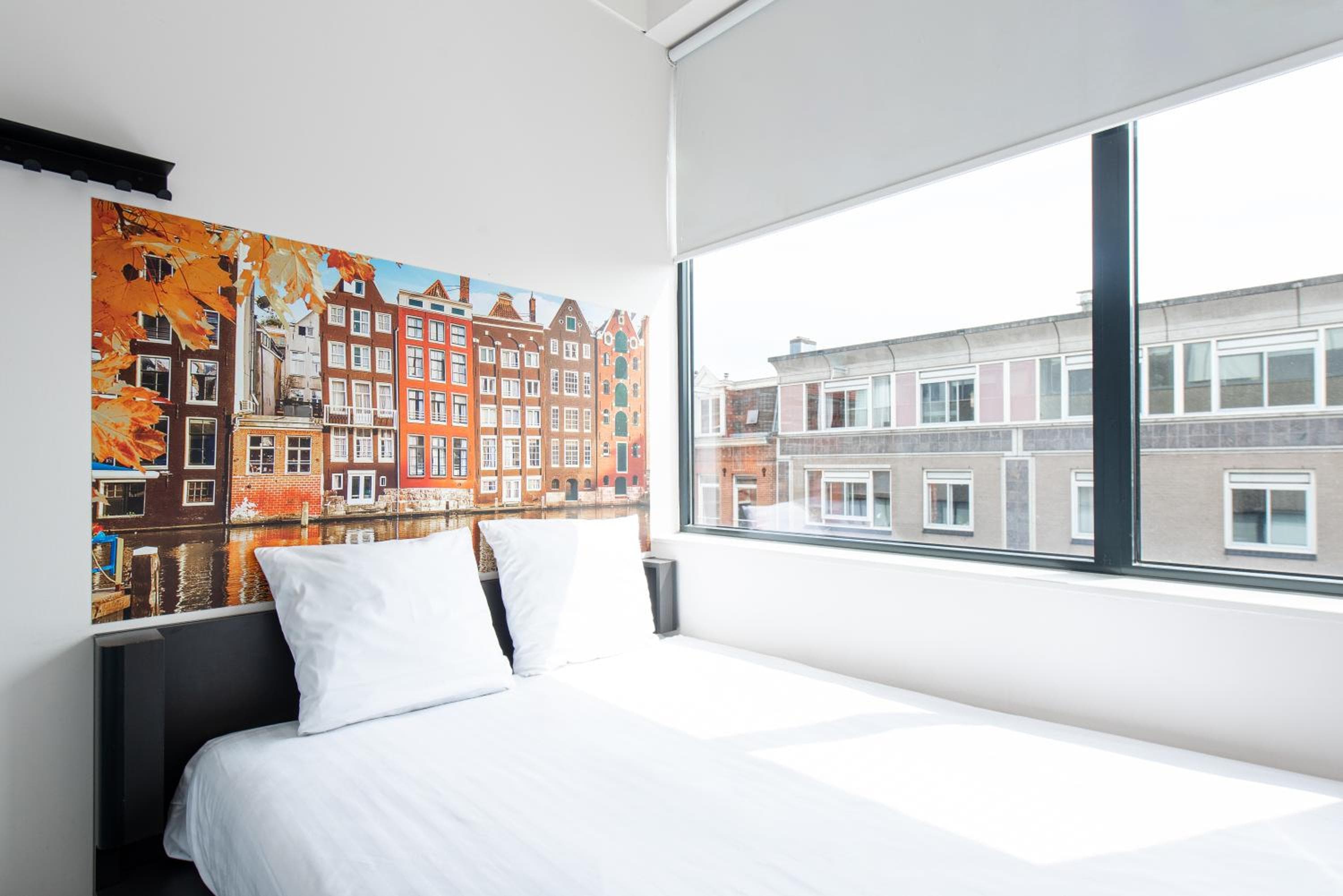 easyHotel Amsterdam City Centre South — 13