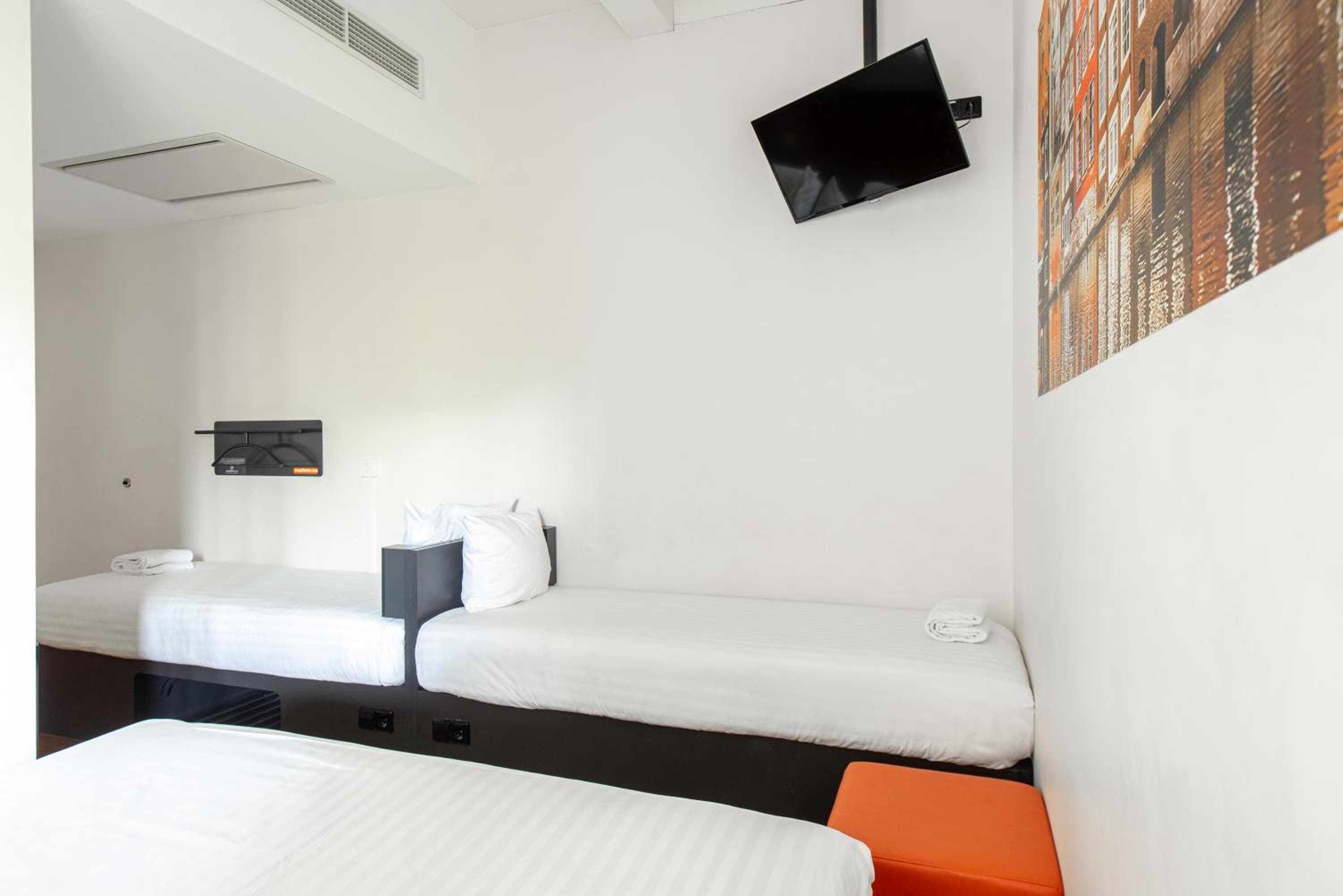 easyHotel Amsterdam City Centre South — 22