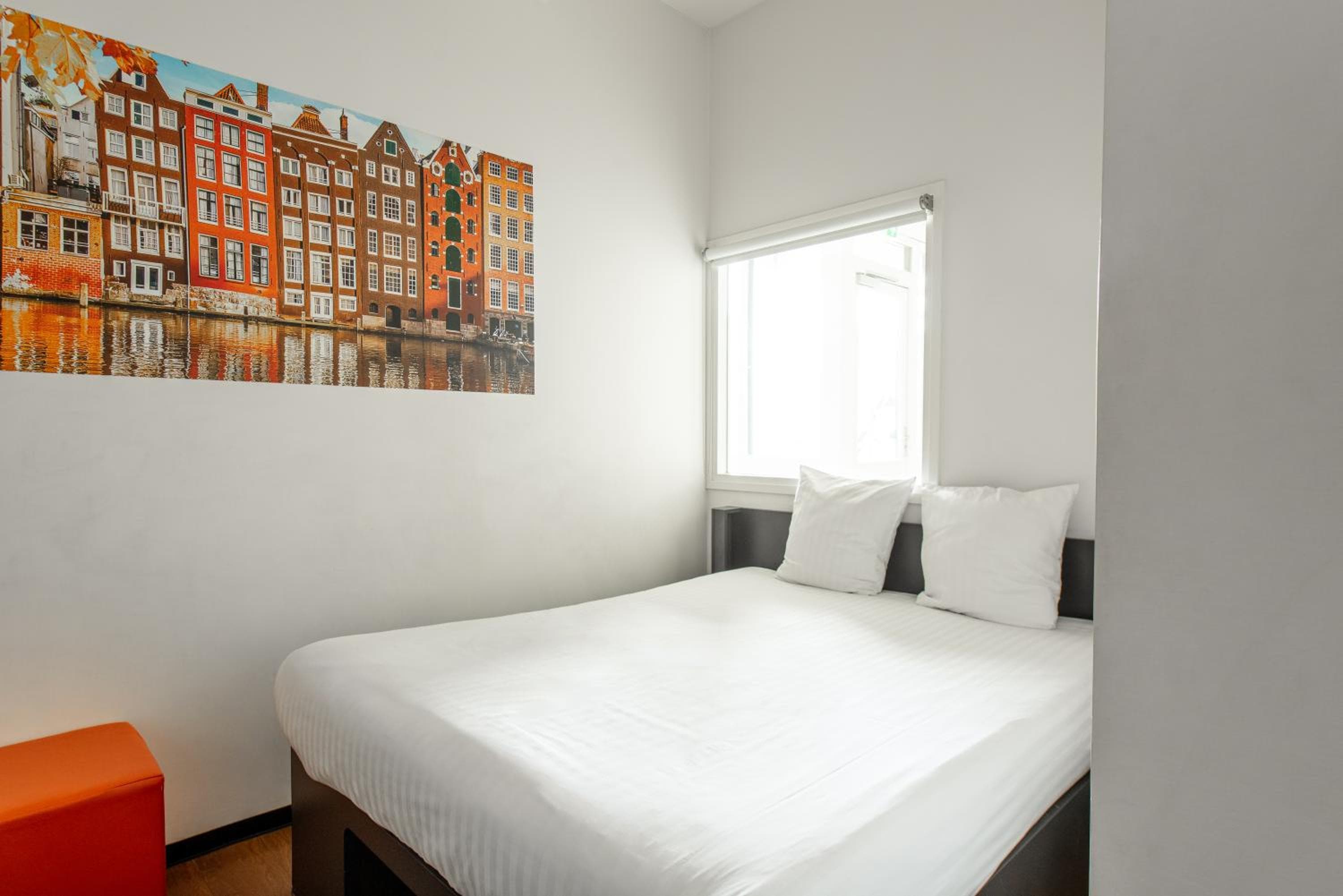 easyHotel Amsterdam City Centre South — 26