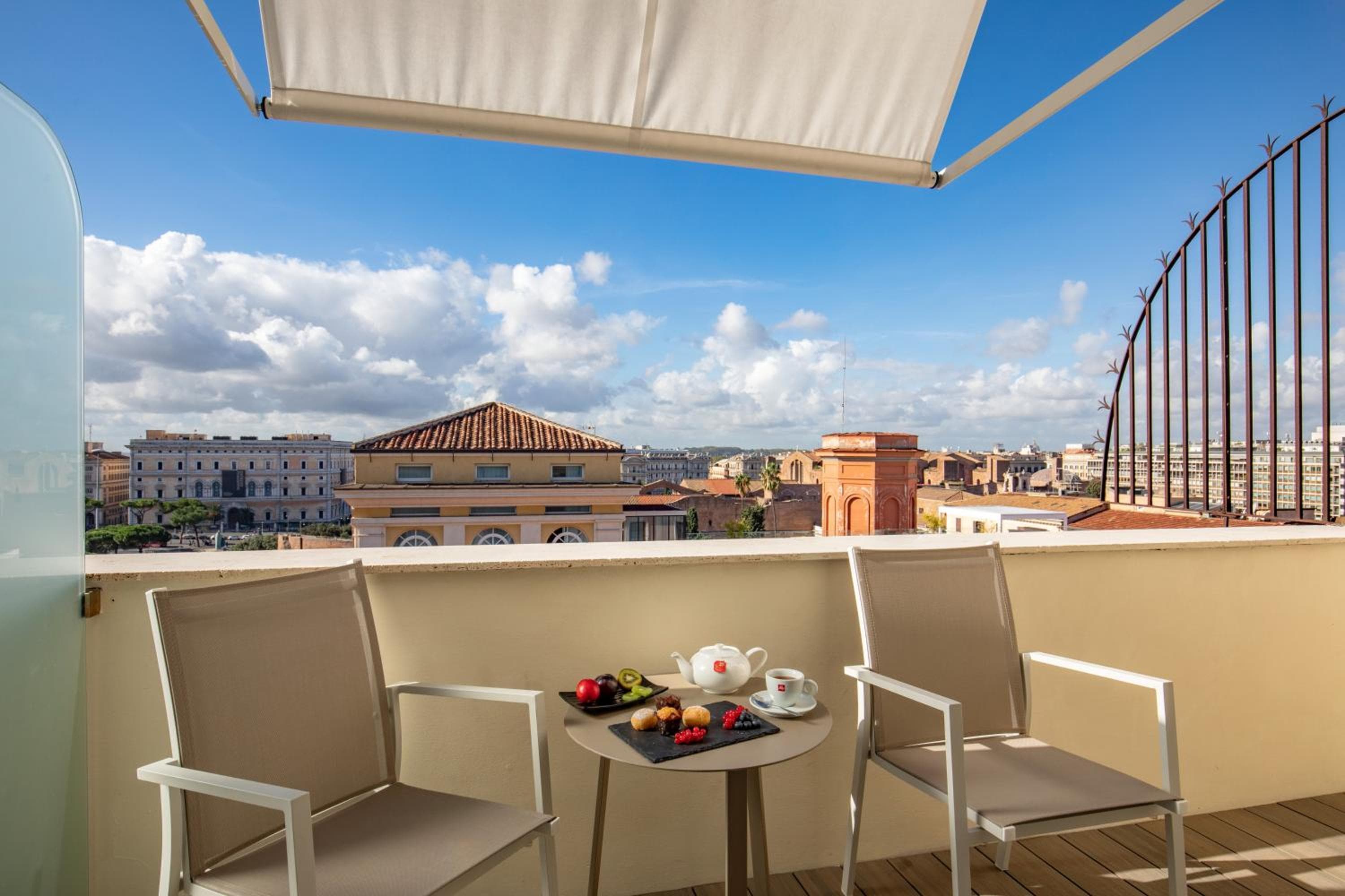 L'Albergo Indipendente — 12