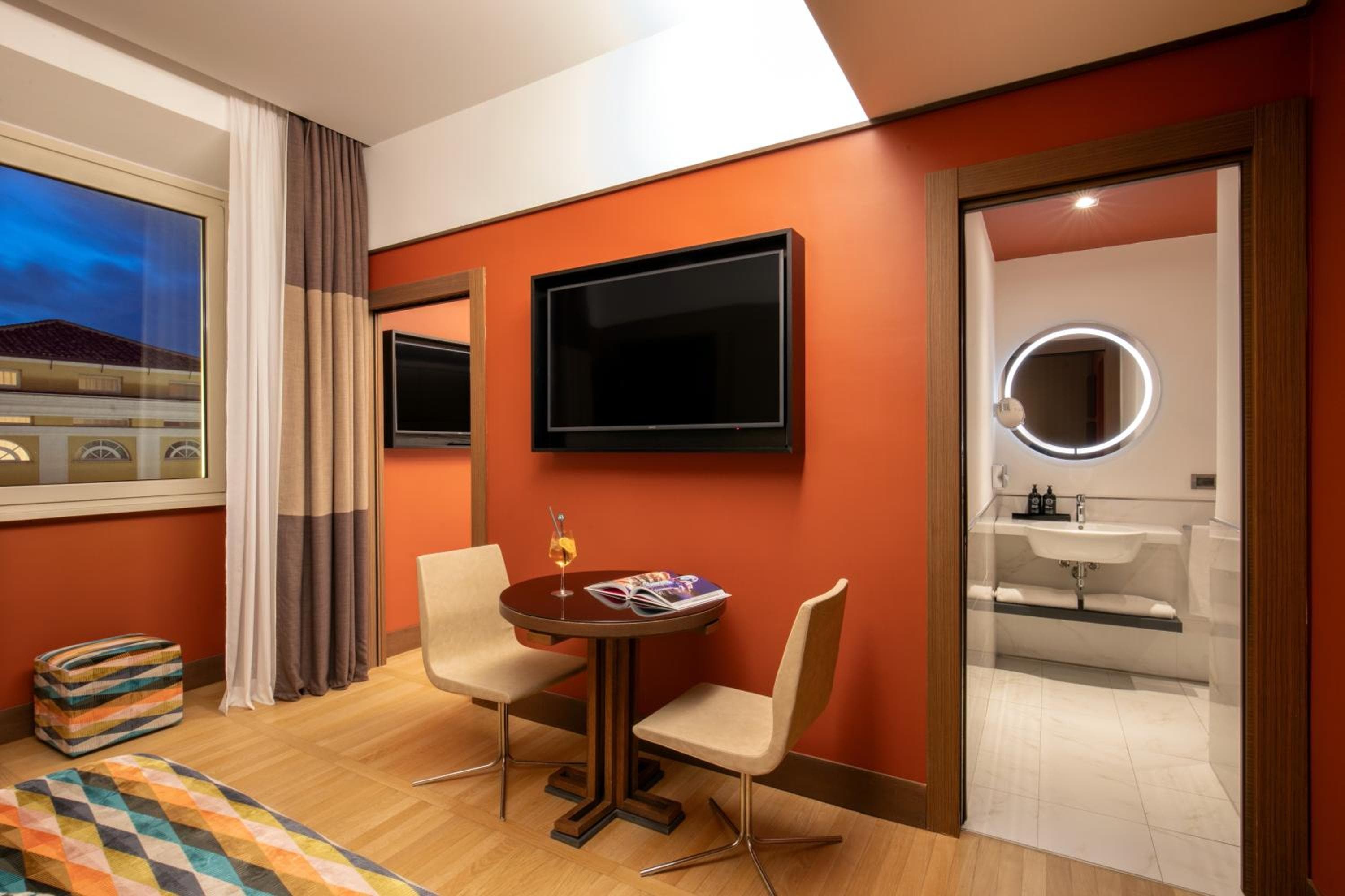 L'Albergo Indipendente — 25