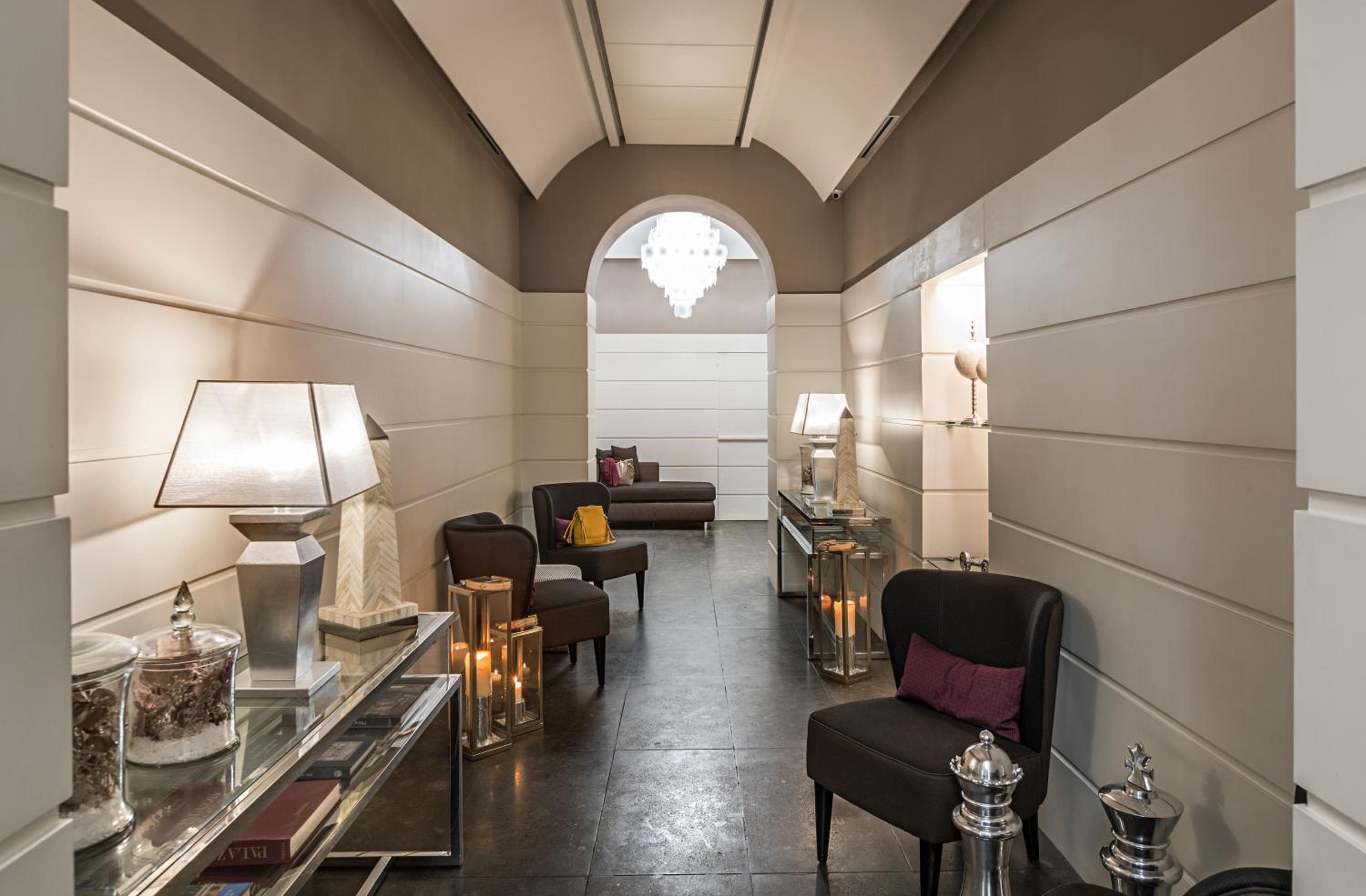 L'Albergo Indipendente — 10