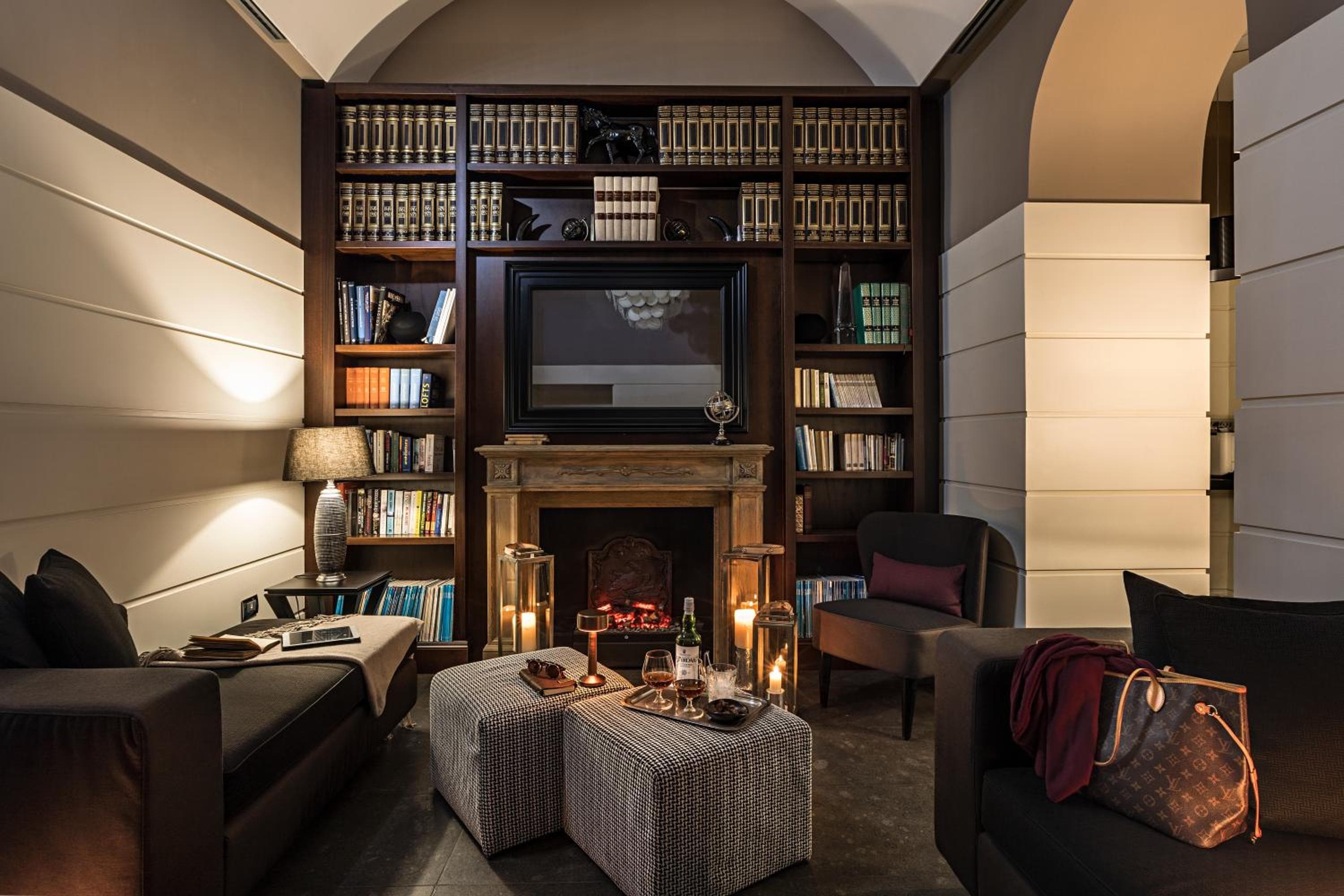 L'Albergo Indipendente — 9