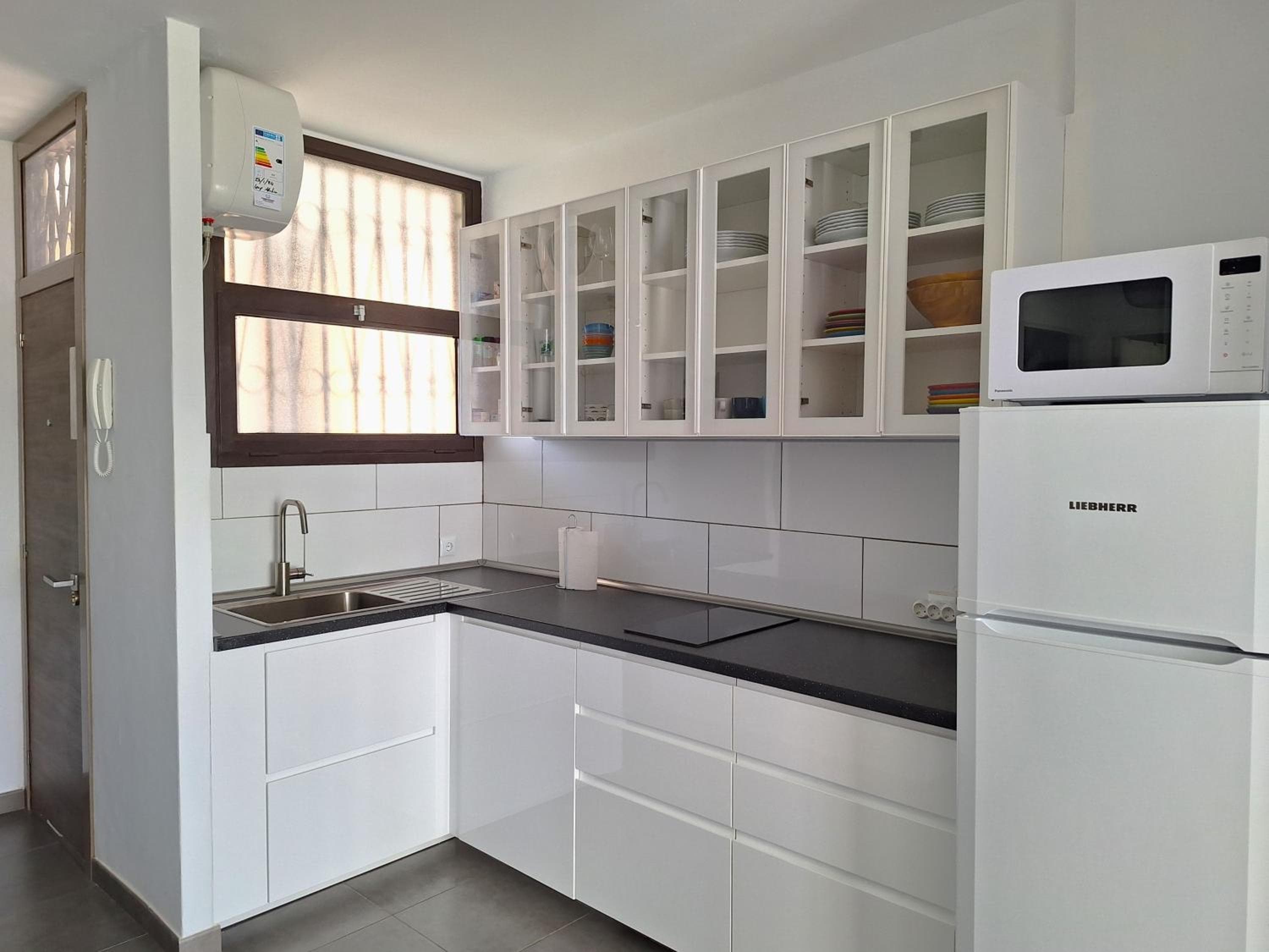 Stylish 2-Bedroom Apartment Yumbo — 2