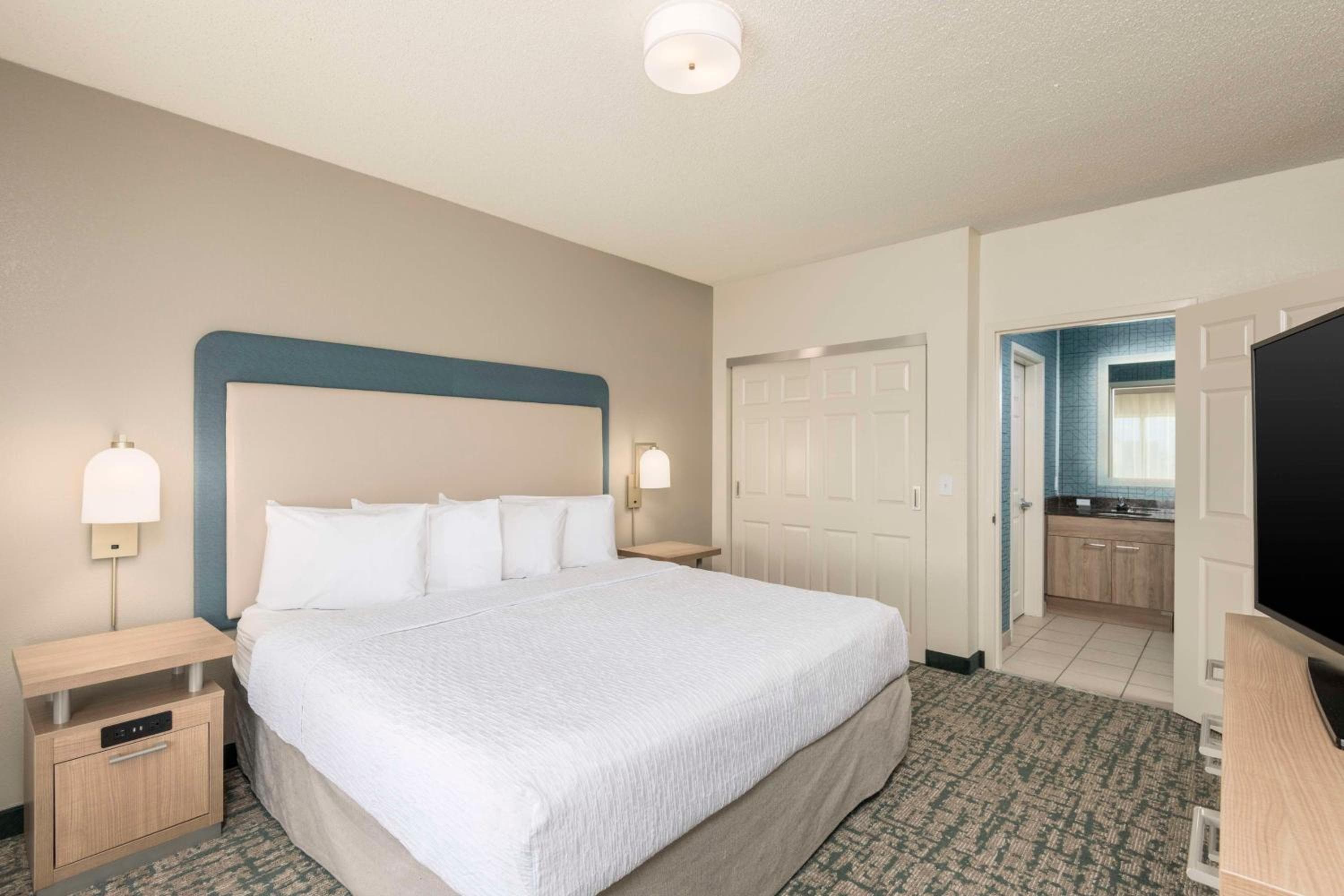 Homewood Suites Miami Airport/Blue Lagoon — 15