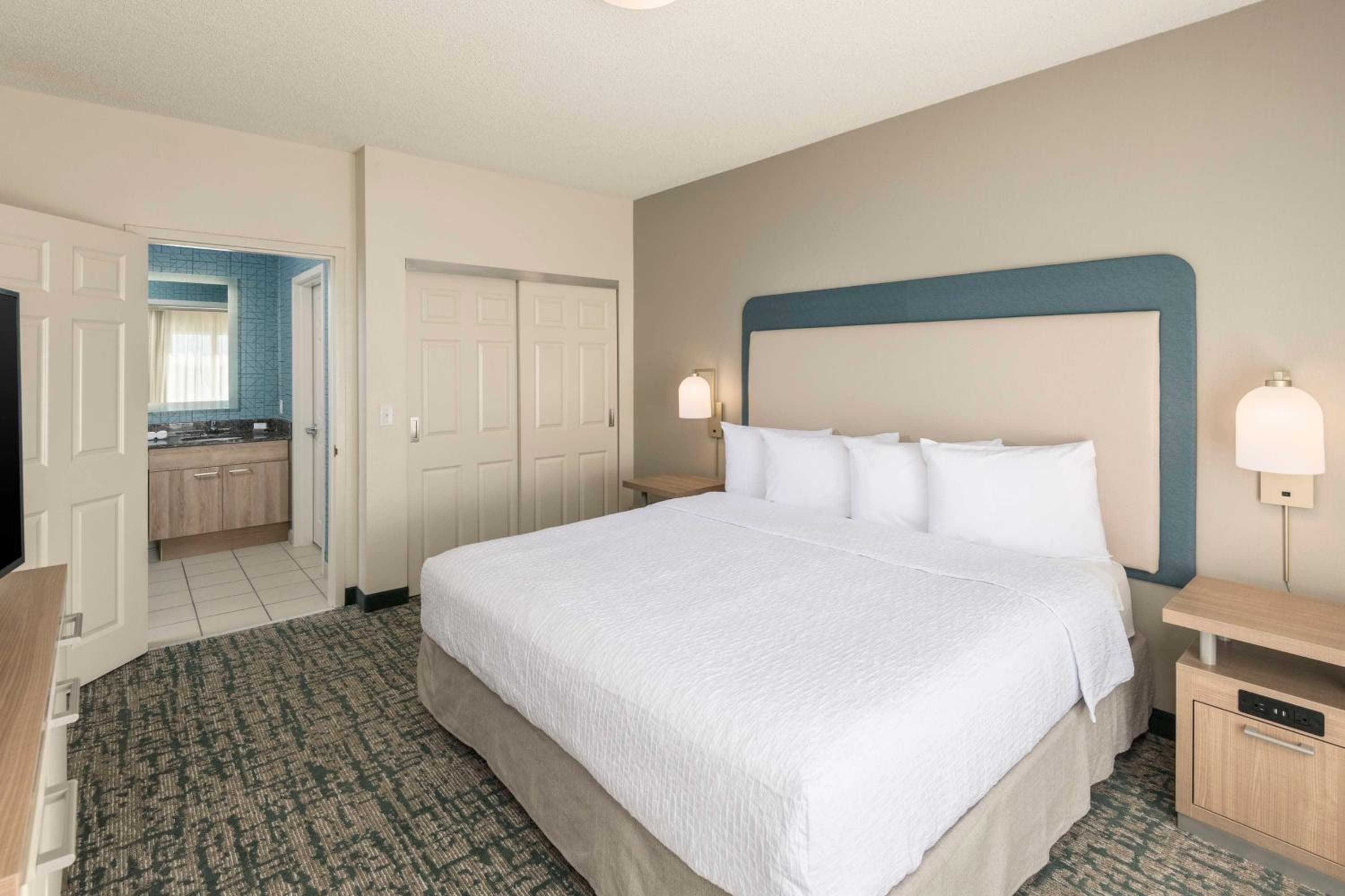 Homewood Suites Miami Airport/Blue Lagoon — 19