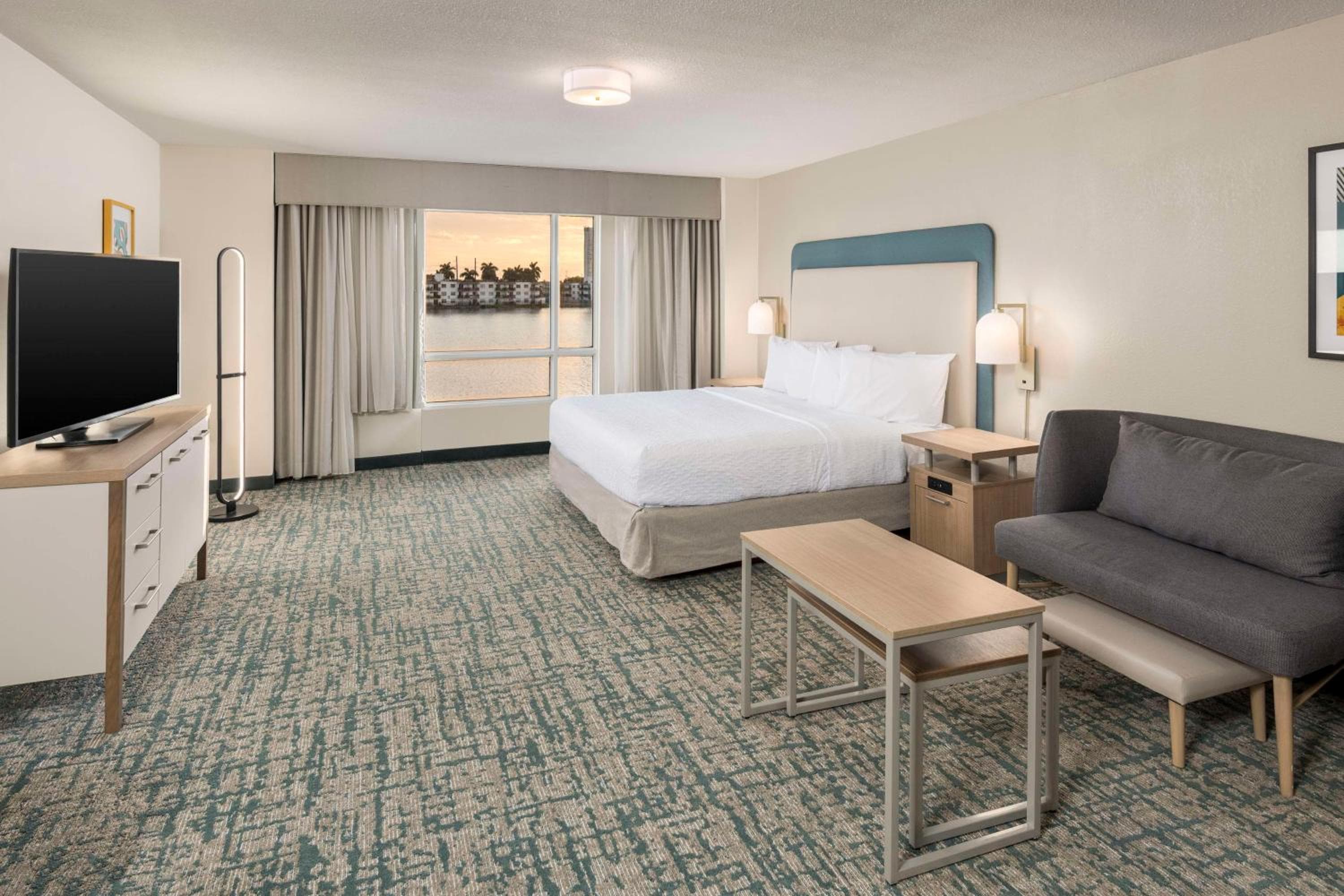 Homewood Suites Miami Airport/Blue Lagoon — 27