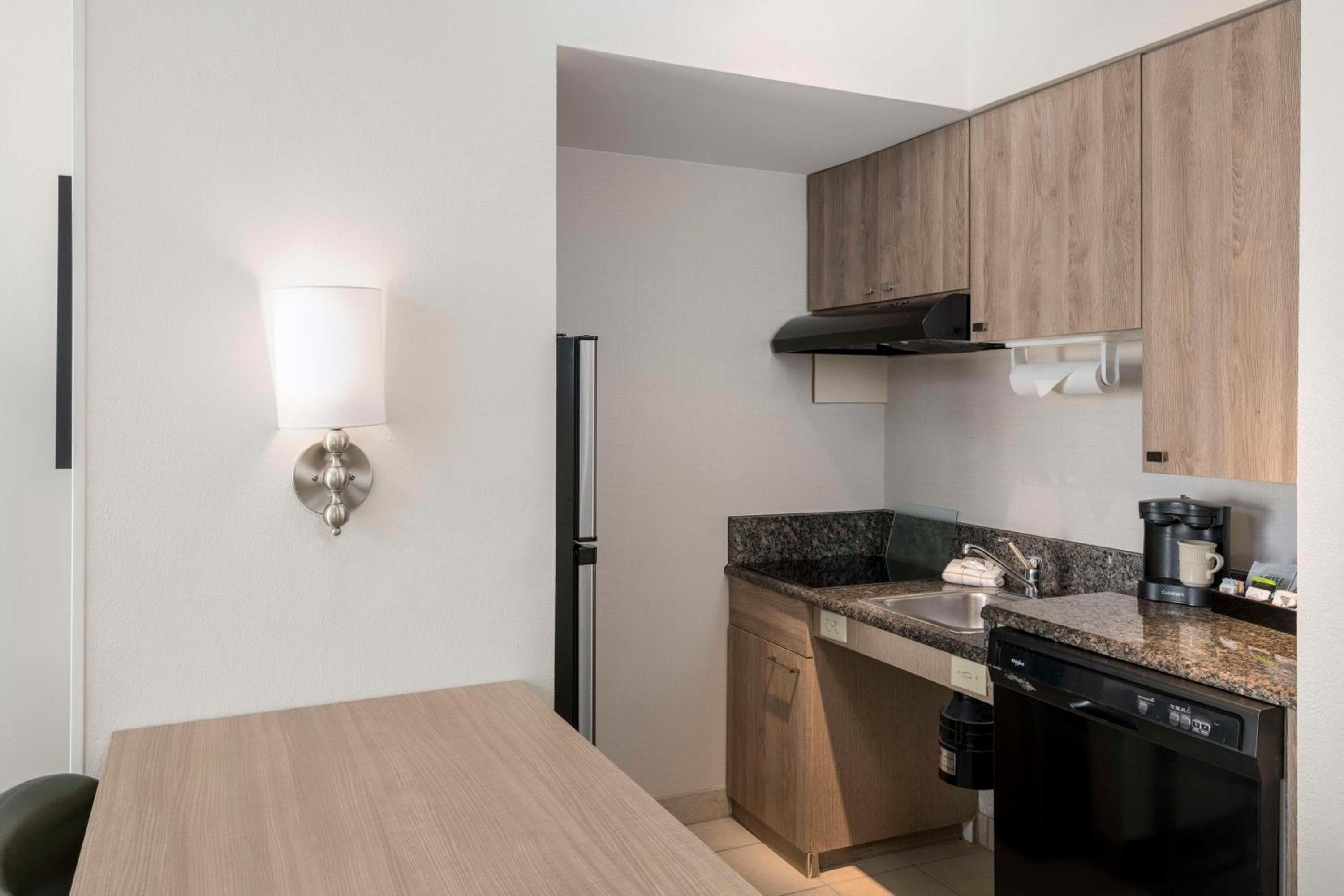 Homewood Suites Miami Airport/Blue Lagoon — 6