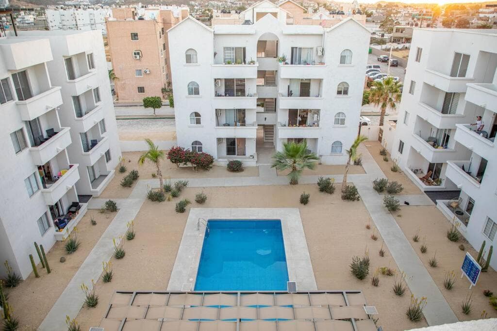 Stadtstrand-Apartment mit Pool — 1