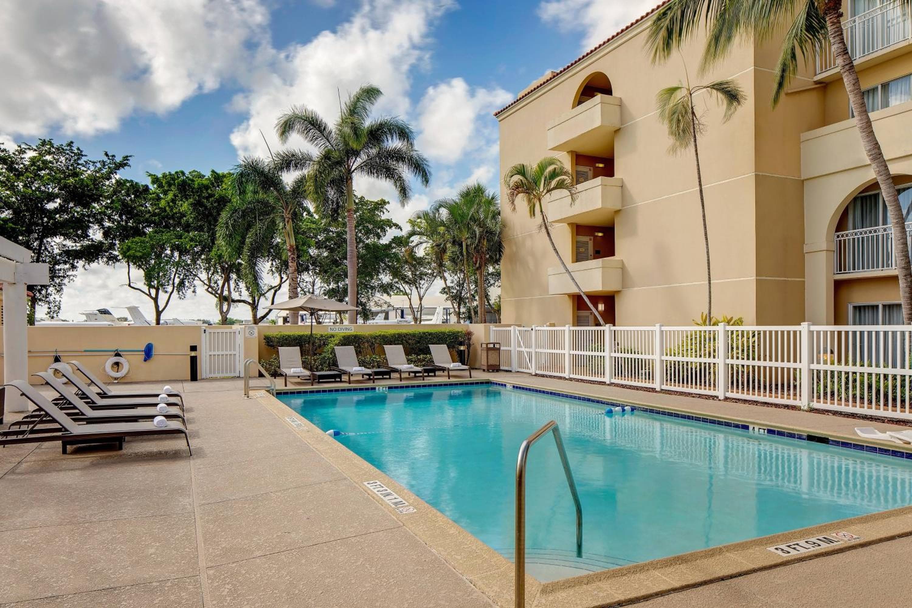 Courtyard by Marriott Fort Lauderdale North/Cypress Creek — 13