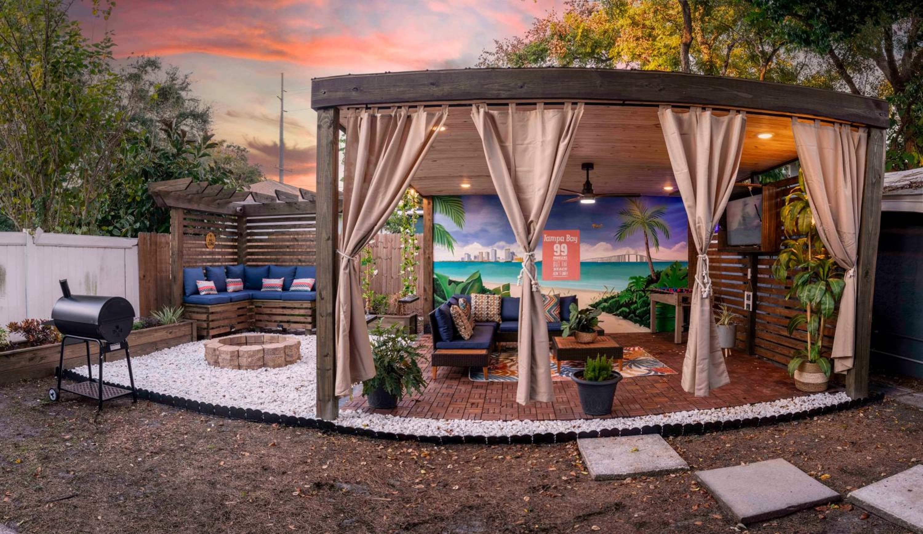 Downtown 1BR Tampa Cottage for 4 Has Power — 24