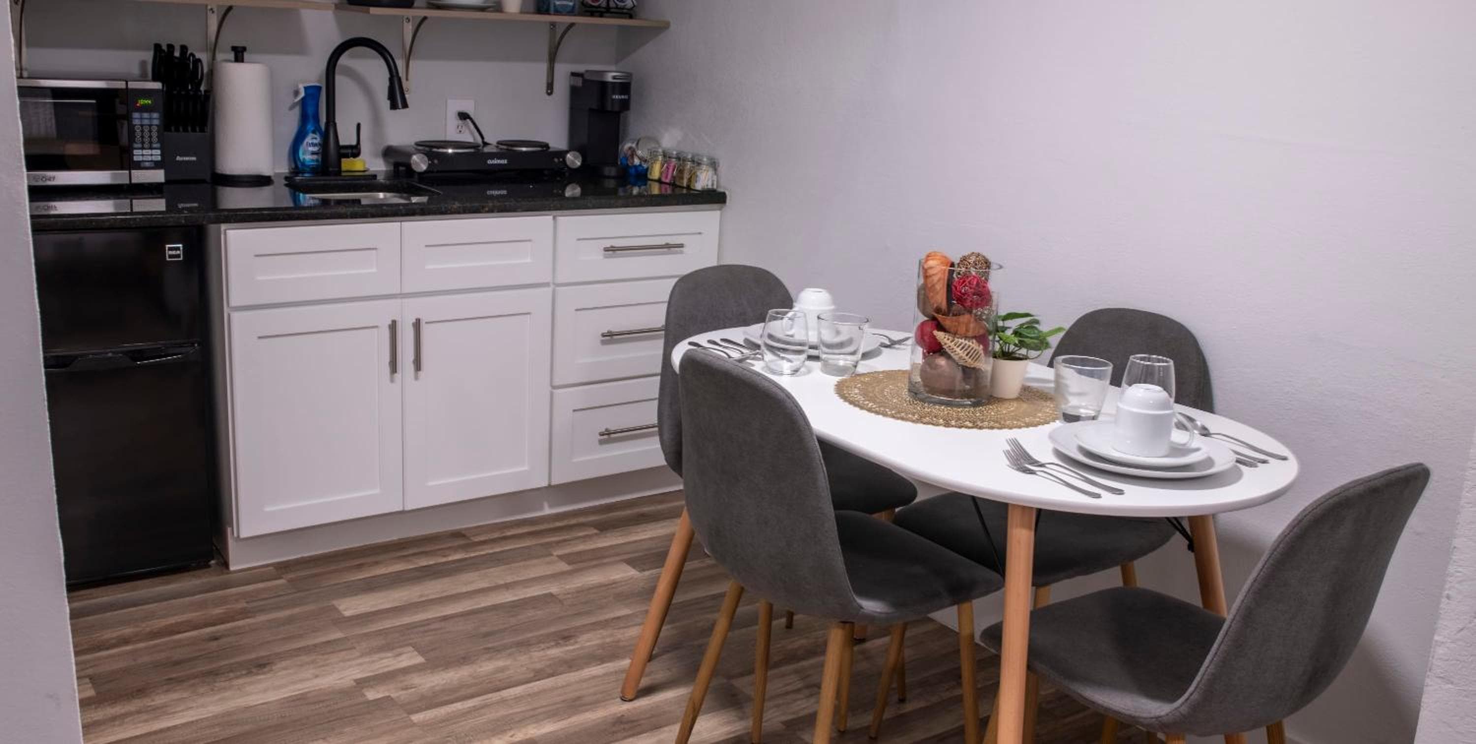 Downtown 1BR Tampa Cottage for 4 Has Power — 11