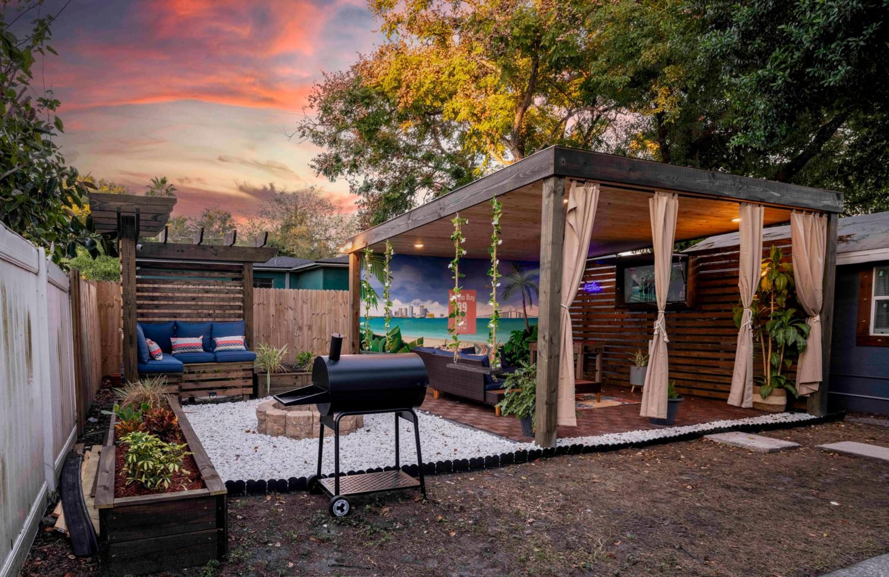 Downtown 1BR Tampa Cottage for 4 Has Power — 27
