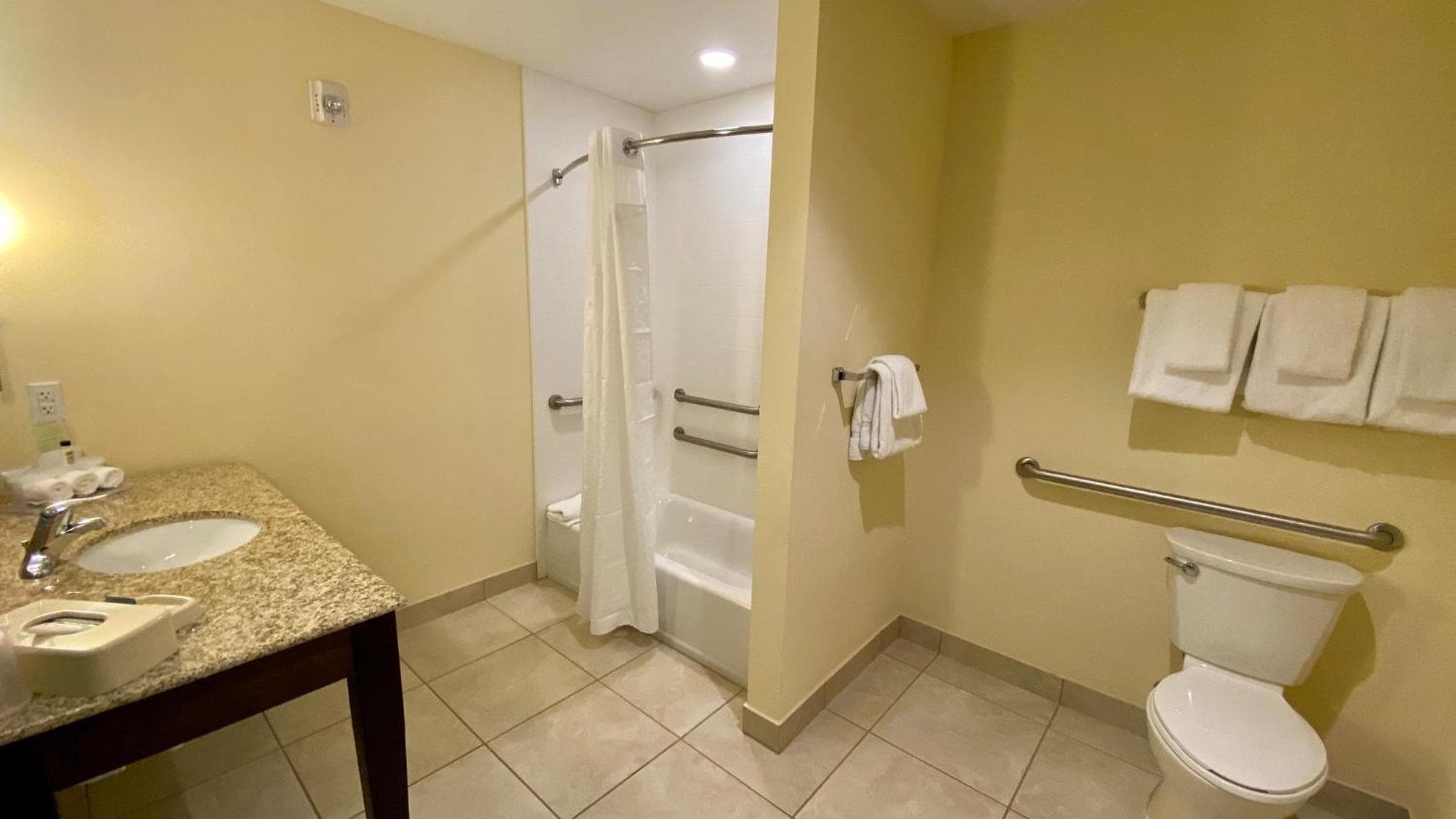 Holiday Inn Express Hotel & Suites Orlando East-UCF Area by IHG — 11