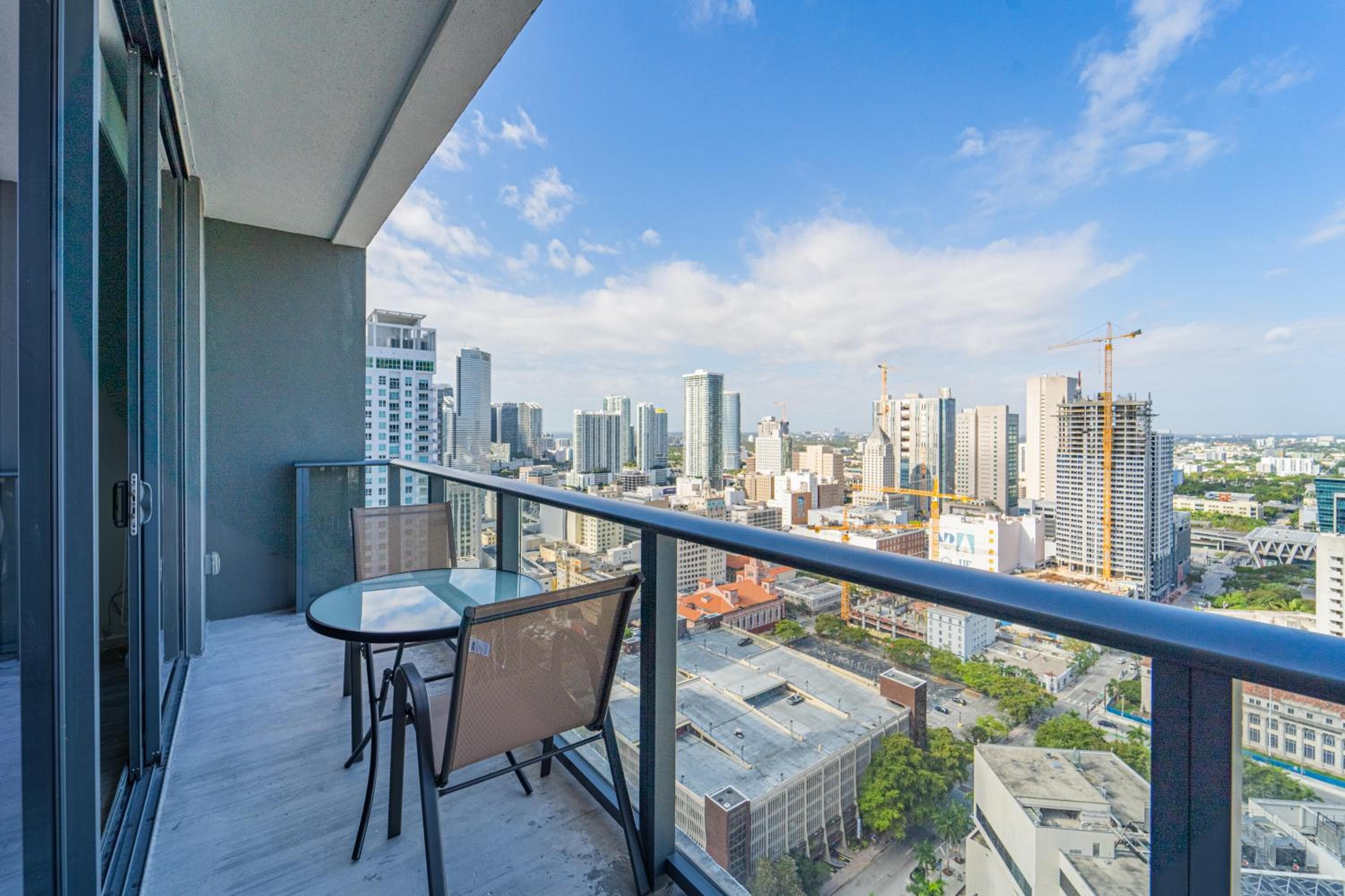TR Miami 2 Bedroom Condo und Studio mit Balkon — 2