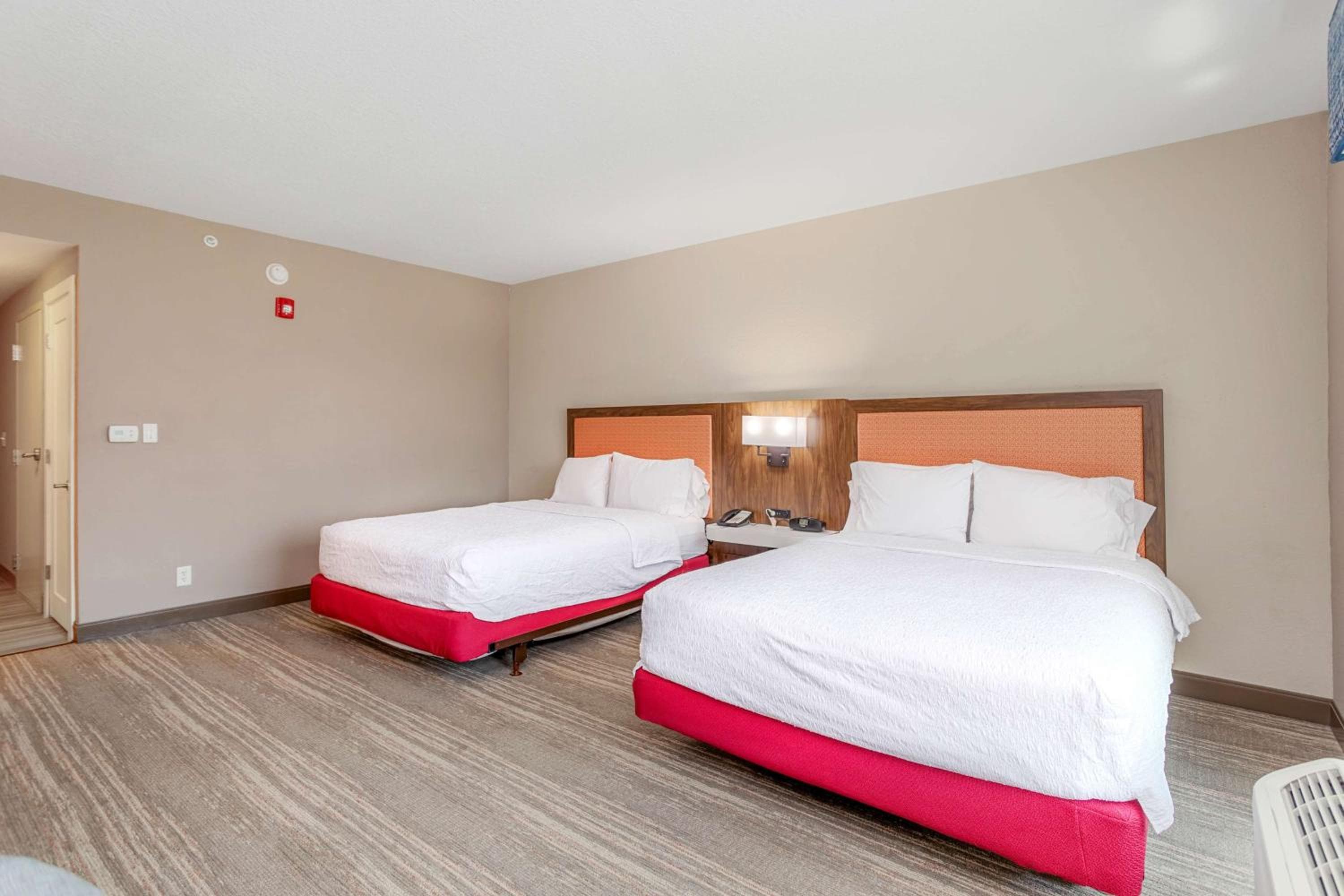 Hampton Inn & Suites Orlando-Apopka — 8