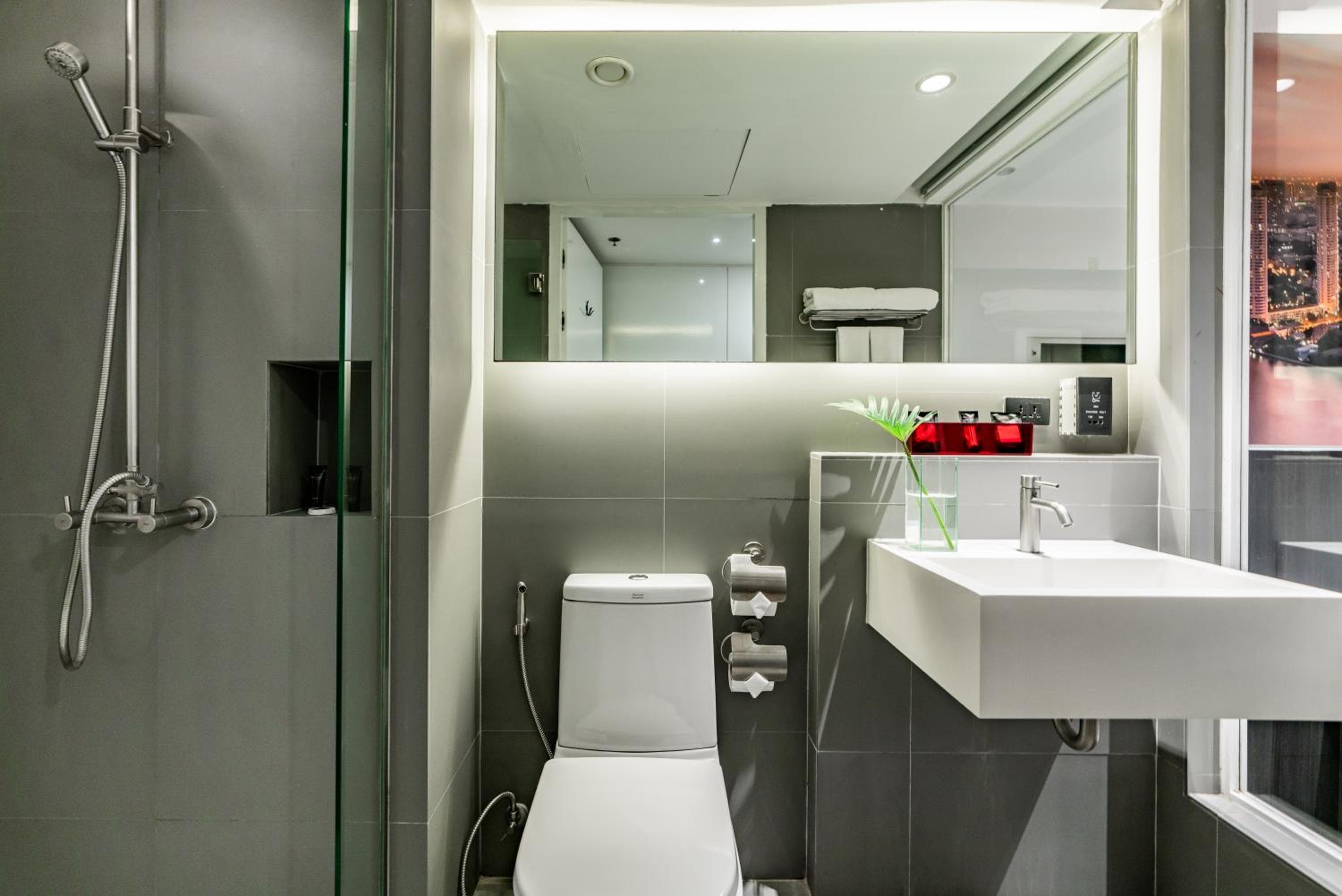 Galleria 12 Sukhumvit Bangkok by Compass Hospitality — 12