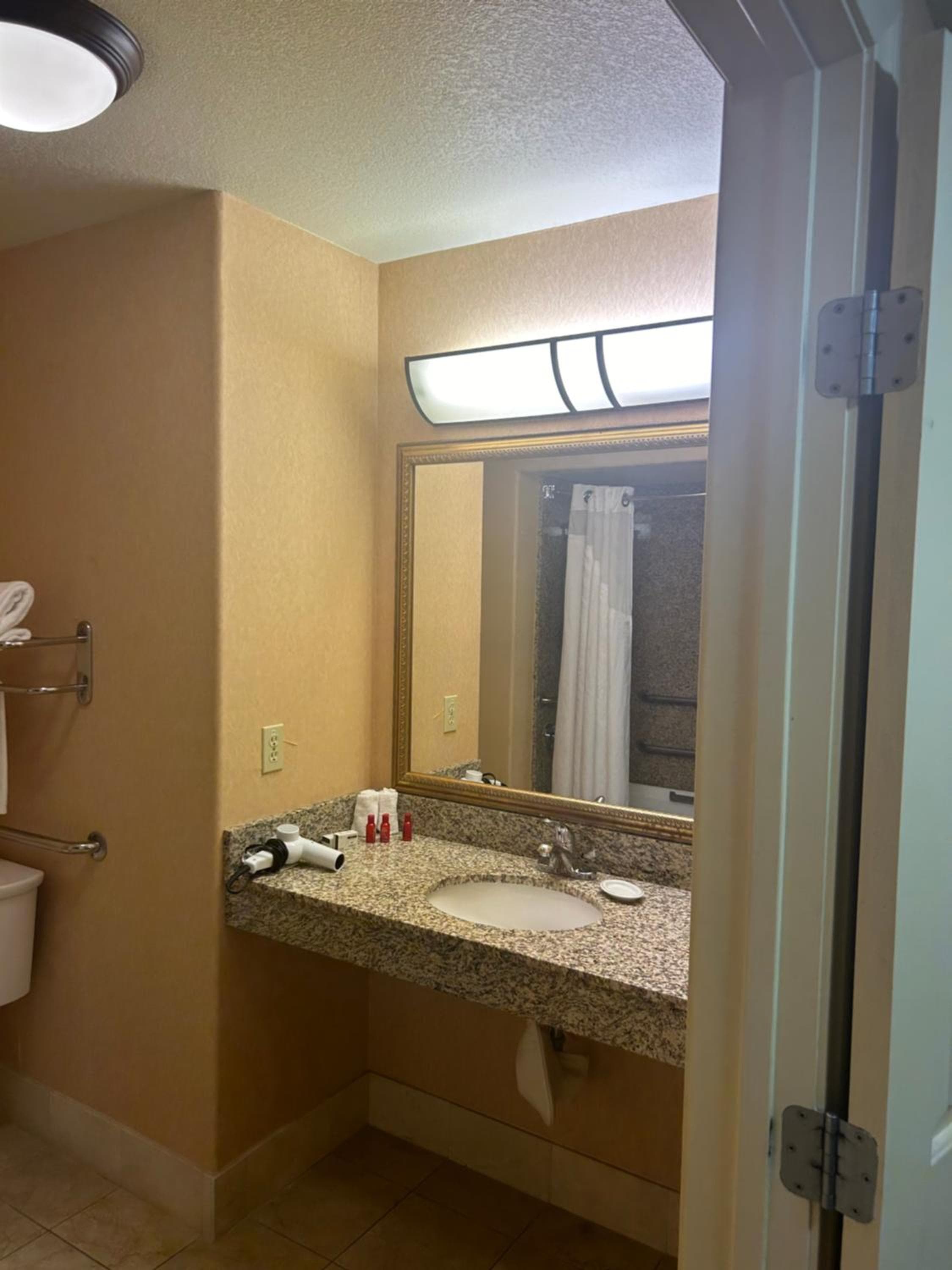 Holiday Inn Express Las Vegas-Nellis, ein IHG Hotel — 3