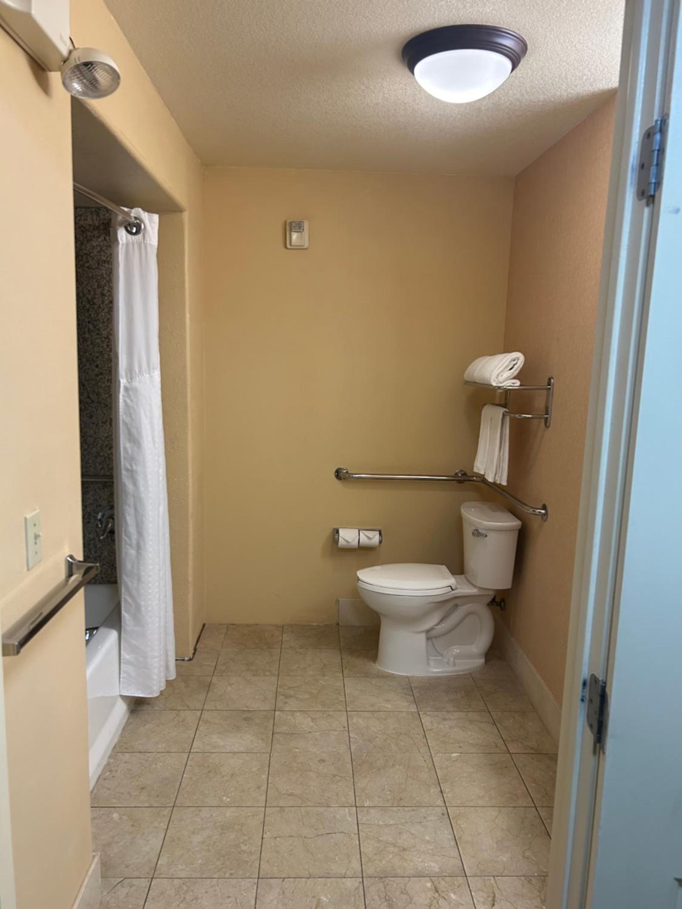 Holiday Inn Express Las Vegas-Nellis, ein IHG Hotel — 2