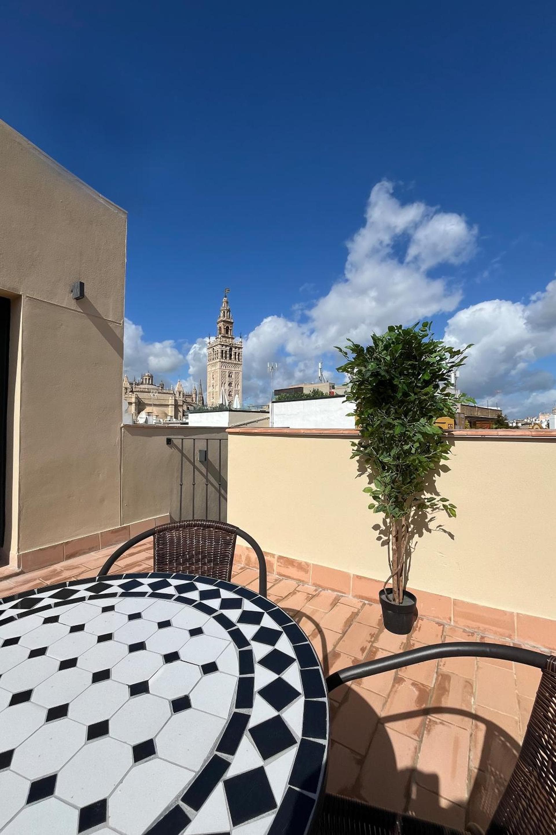 Genteel Home Rodrigo Caro — 25