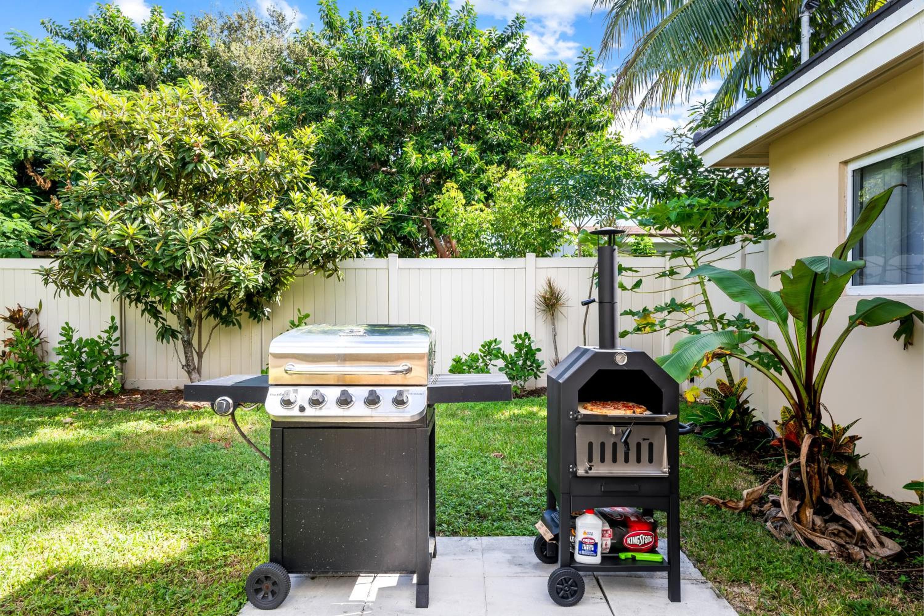 Modern Bungalow near Wilton Drive I Pool Table — 14